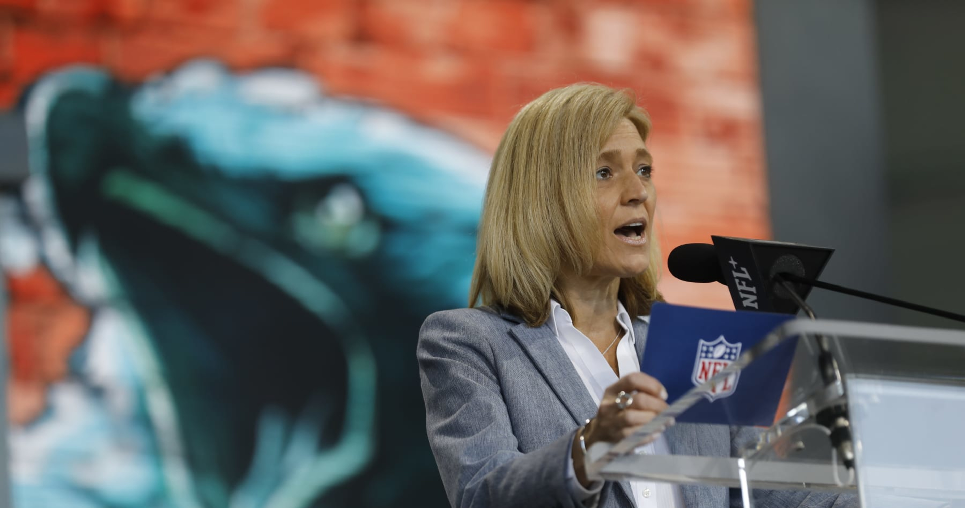 Chargers Rumors: NFL Exec Dawn Aponte To Interview For GM Job After Tom ...