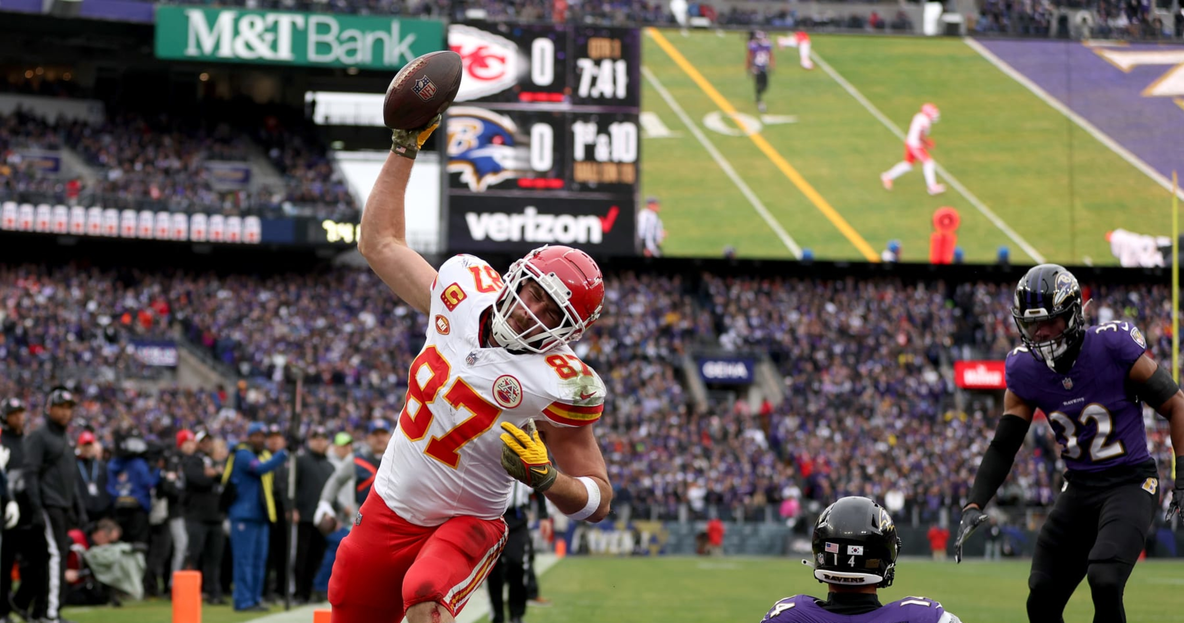 Chiefs' Travis Kelce Breaks Jerry Rice's NFL Record For Most Career ...