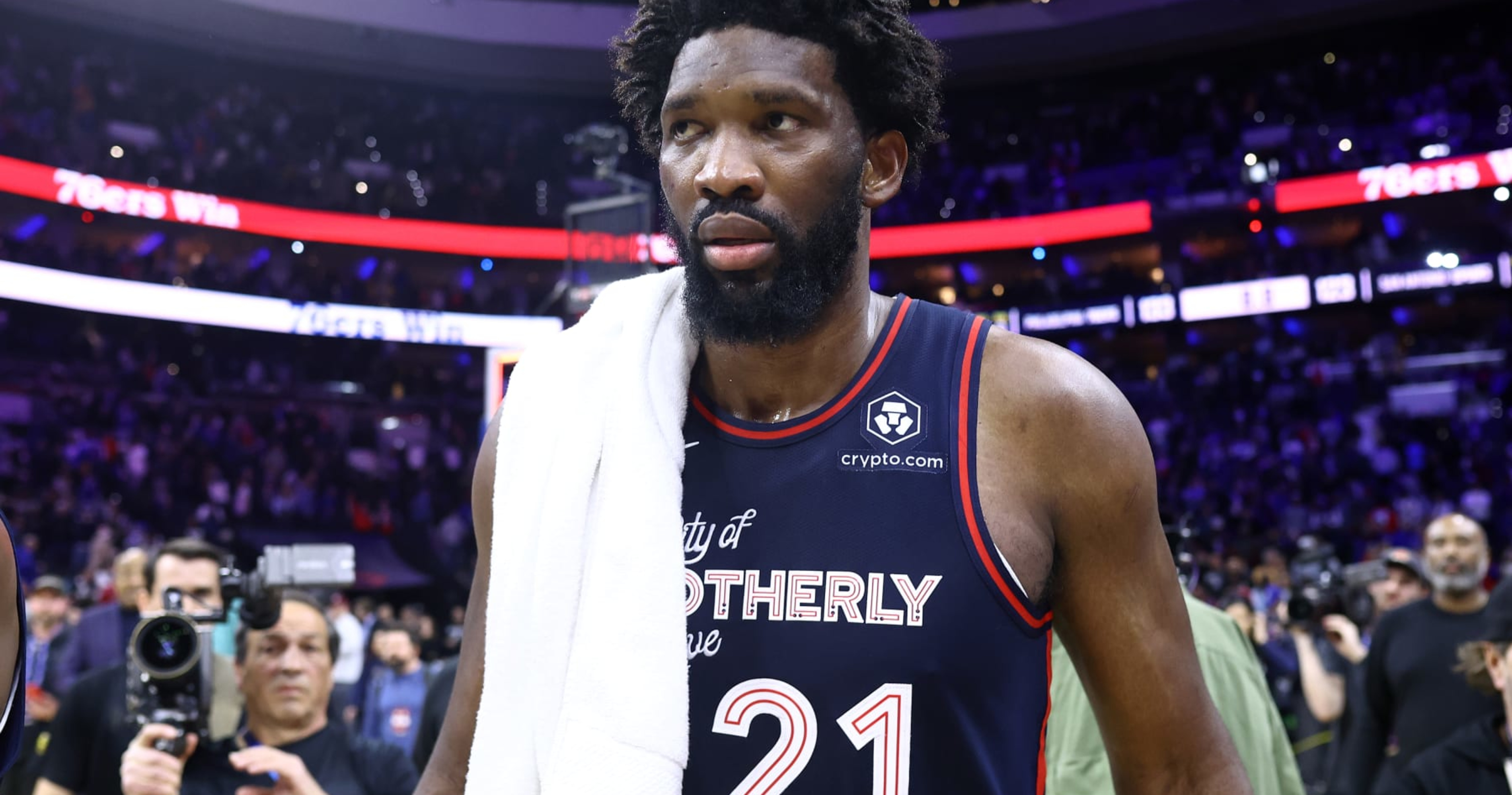 76ers' Joel Embiid To Undergo MRI On Knee Injury Suffered In Collision ...