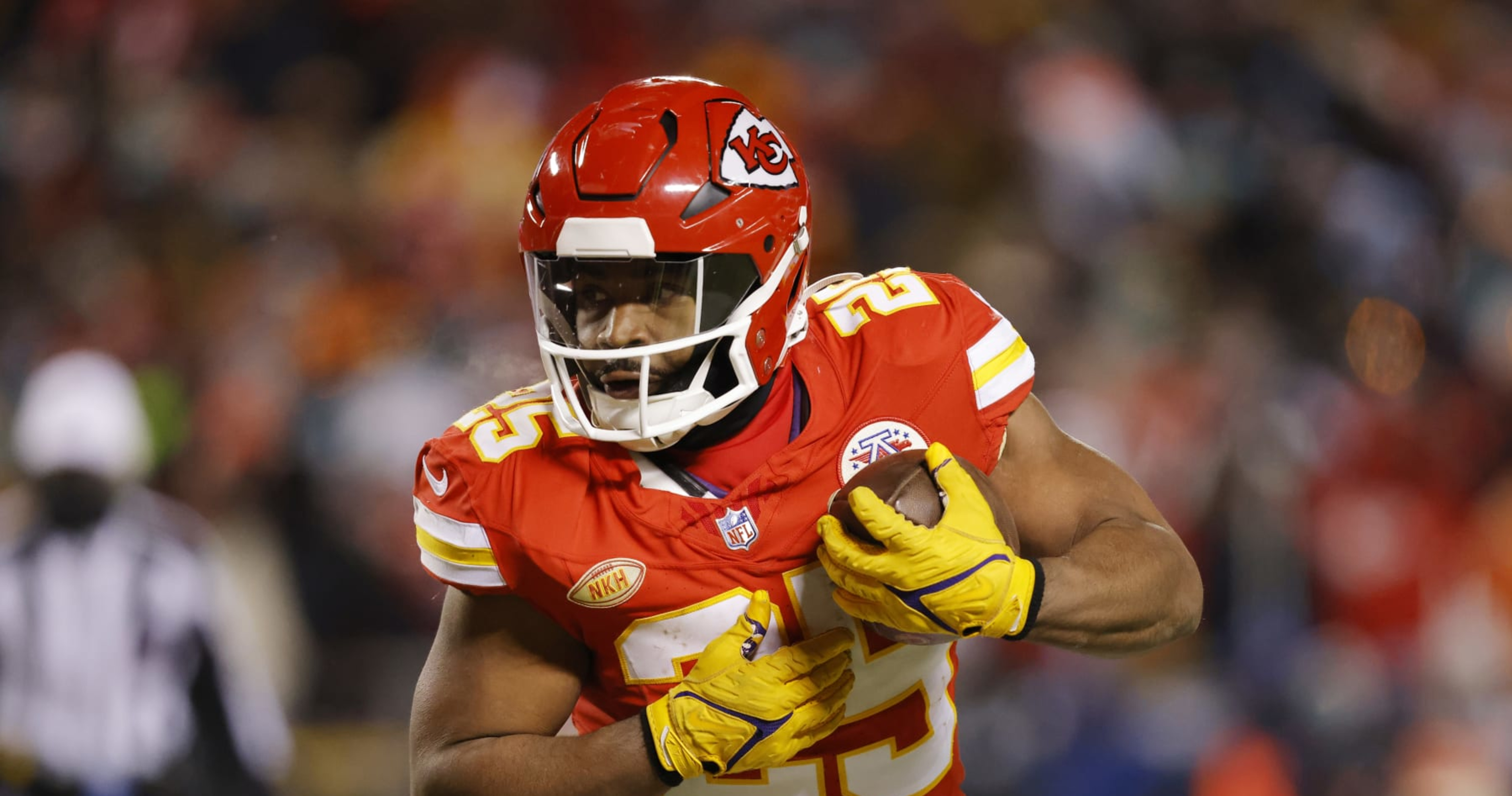 NFL Rumors: Clyde Edwards-Helaire, Chiefs Agree to Contract amid J.K. Dobbins Buzz thumbnail