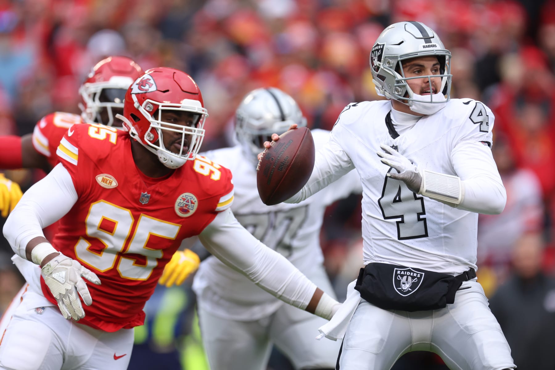 8 2024 NFL Free Agents Who Could Strengthen a Division Rival This