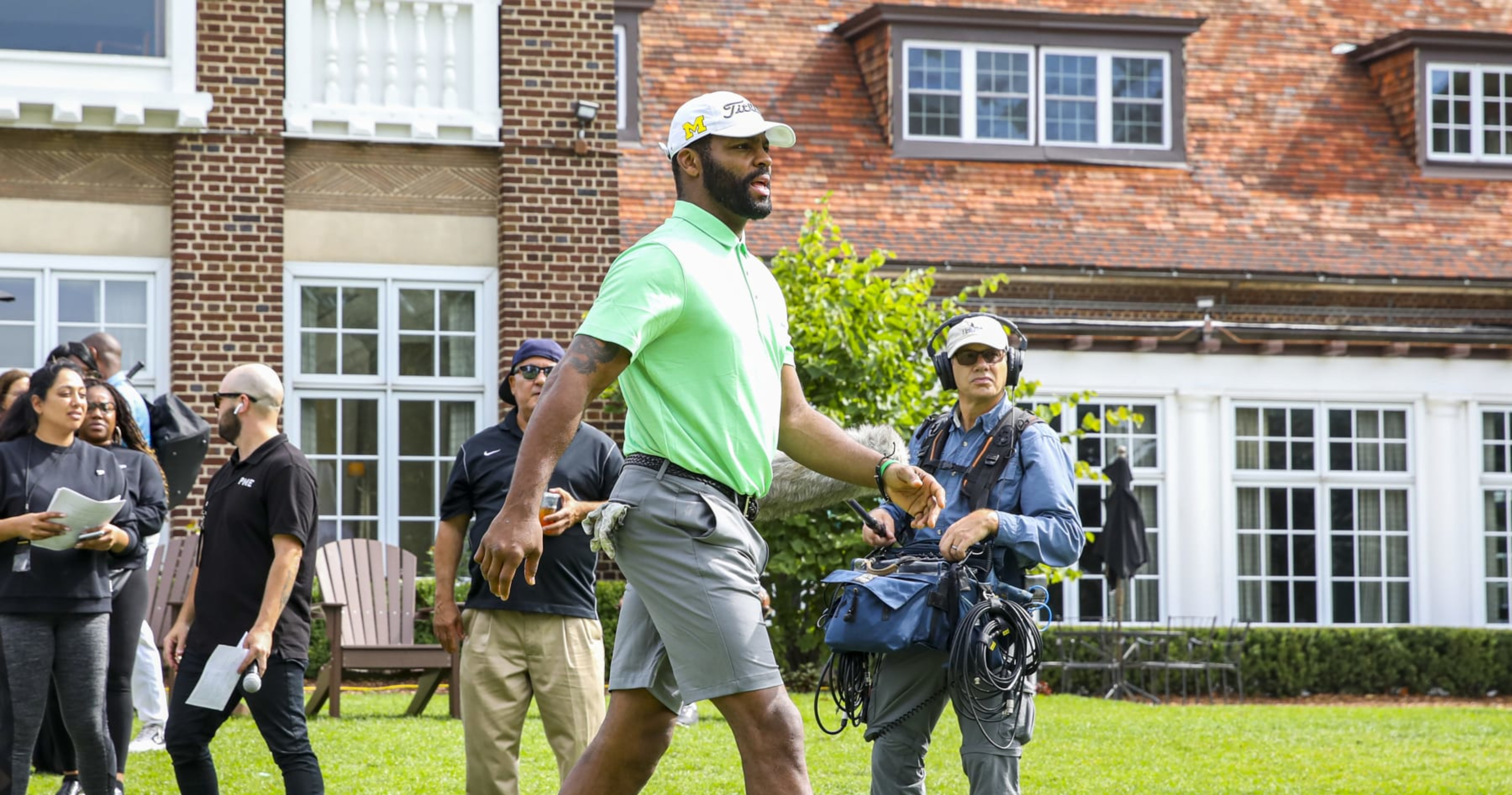 Former NFL WR Braylon Edwards Rescues 80-Year-Old Man Who Was Assaulted ...