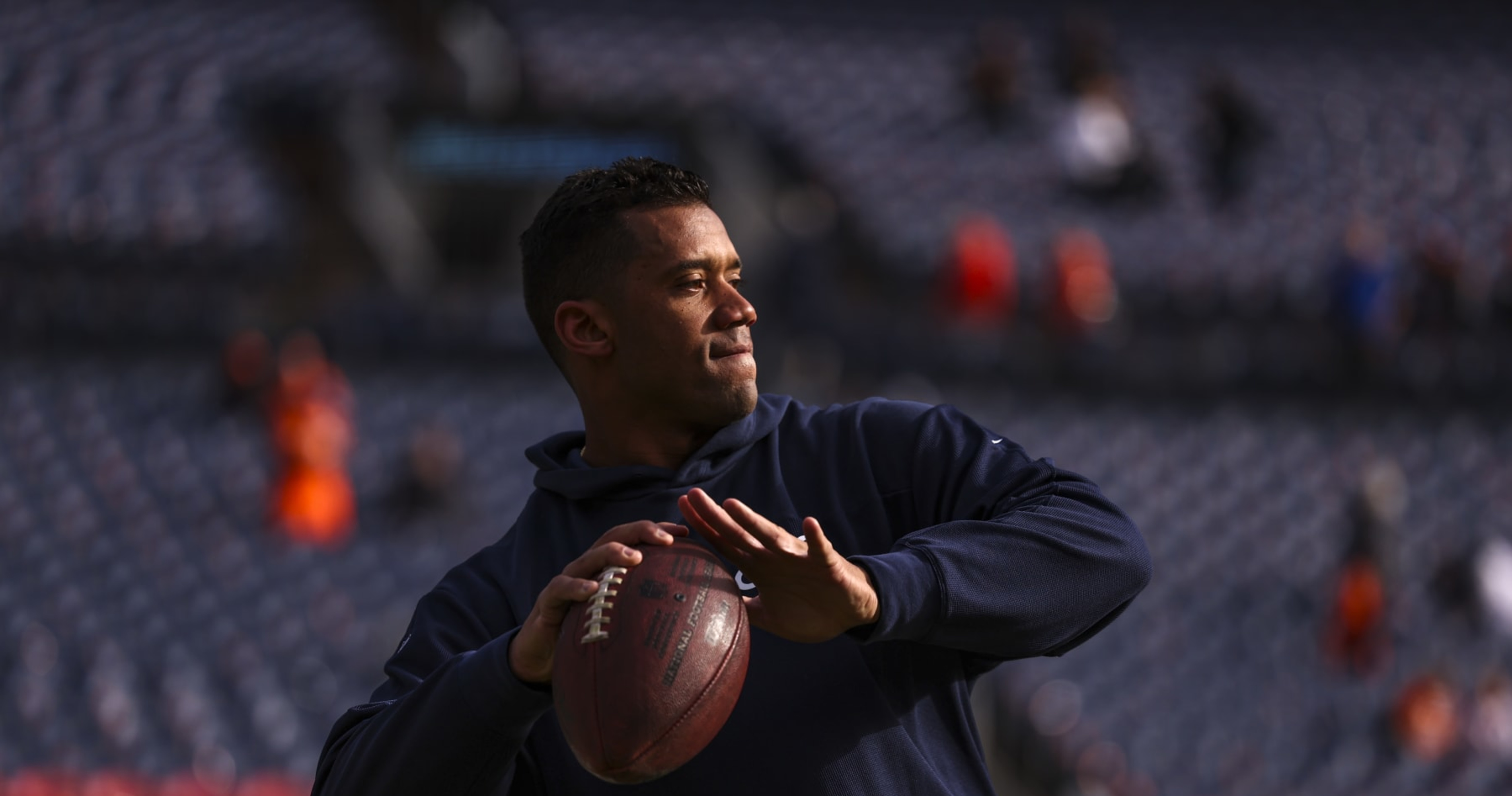 Video Russell Wilson Shows Off Steelers Jersey After Signing Contract