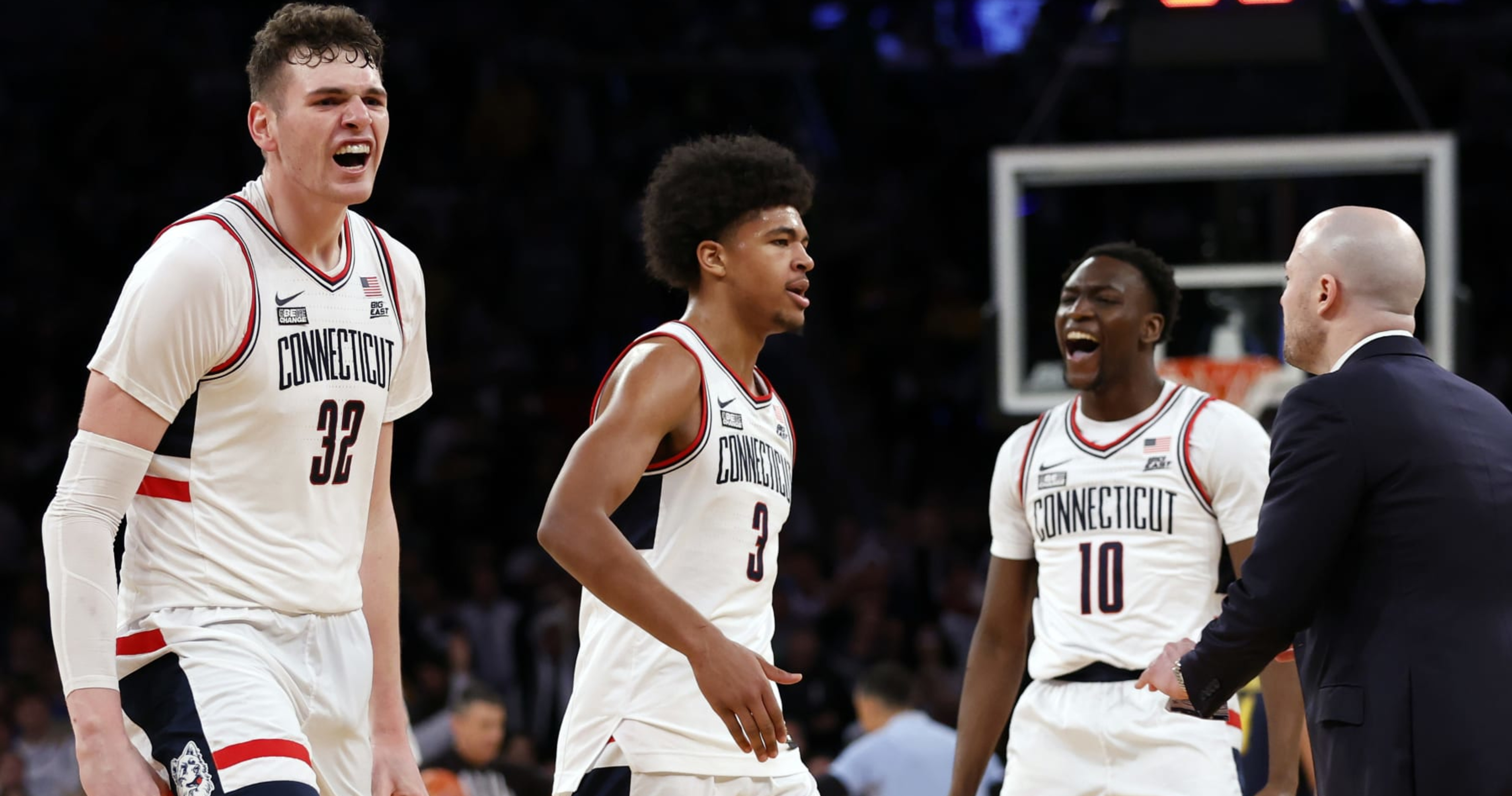 NCAA Bracket 2024 Highlighting Favorites, Cinderella Teams for Men's