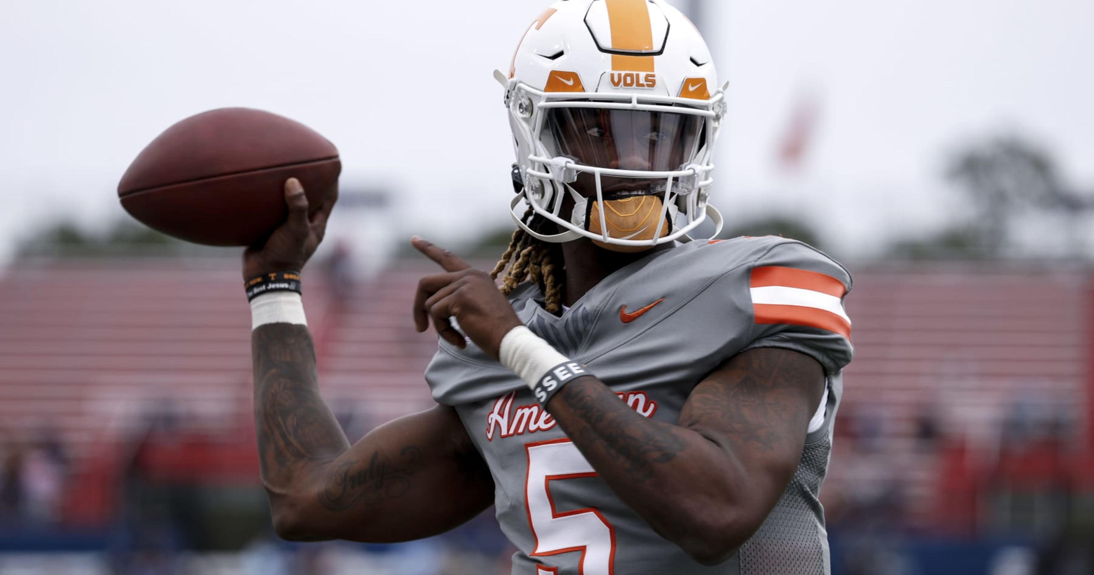 Video Joe Milton Throws Epic Deep Ball at Tennessee Pro Day Ahead of