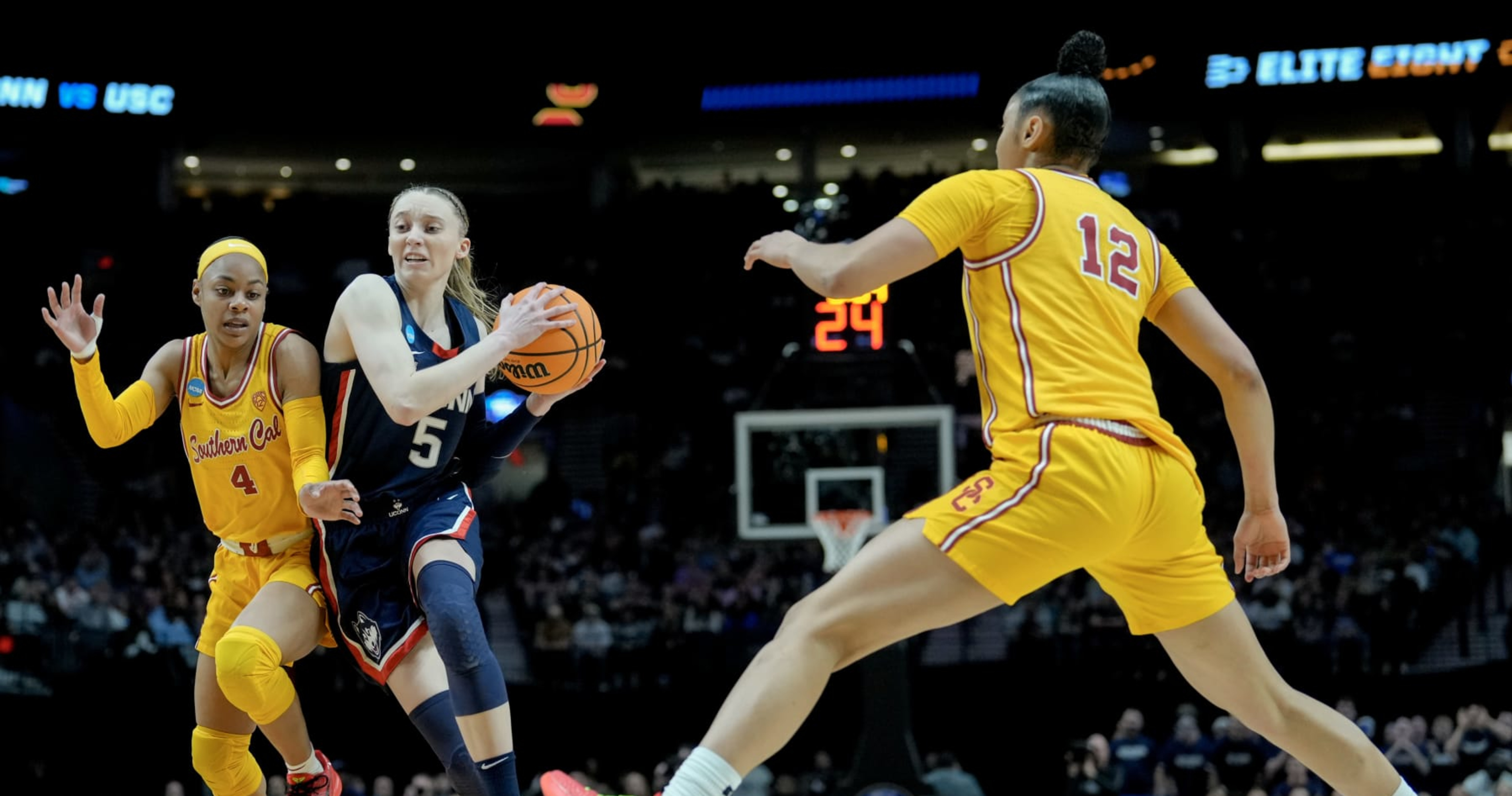 Paige Bueckers, UConn Praised by WCBB Fans After Win vs. JuJu Watkins