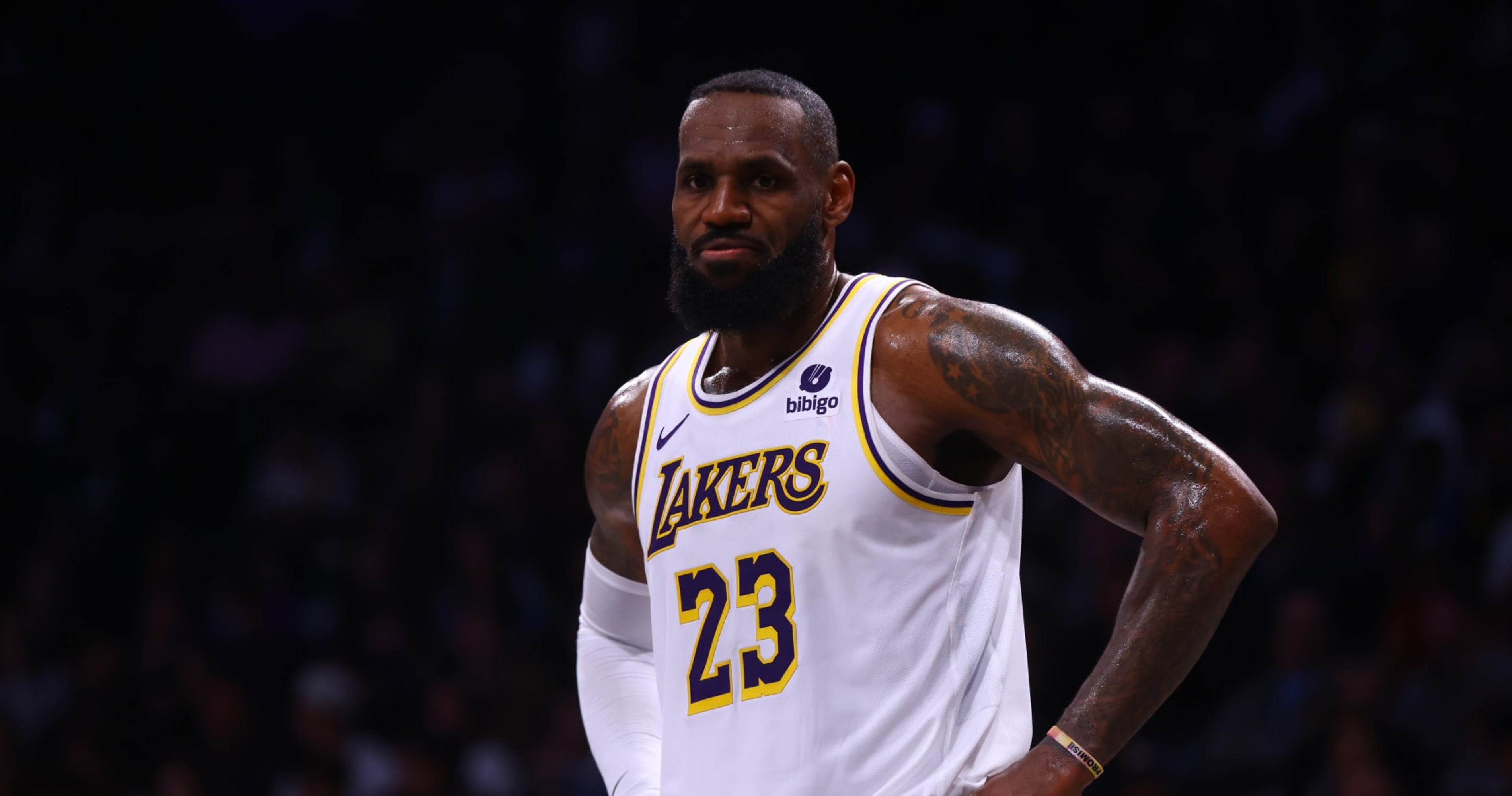 Lakers' LeBron James Jokes He Should 'Lay Off Leg Day' After Photo From ...