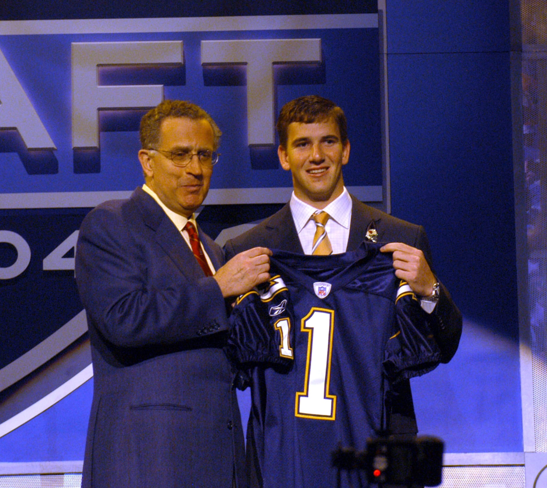 Exclusive: What Really Happens When You Volunteer At The Nfl Draft - ayxc9aw