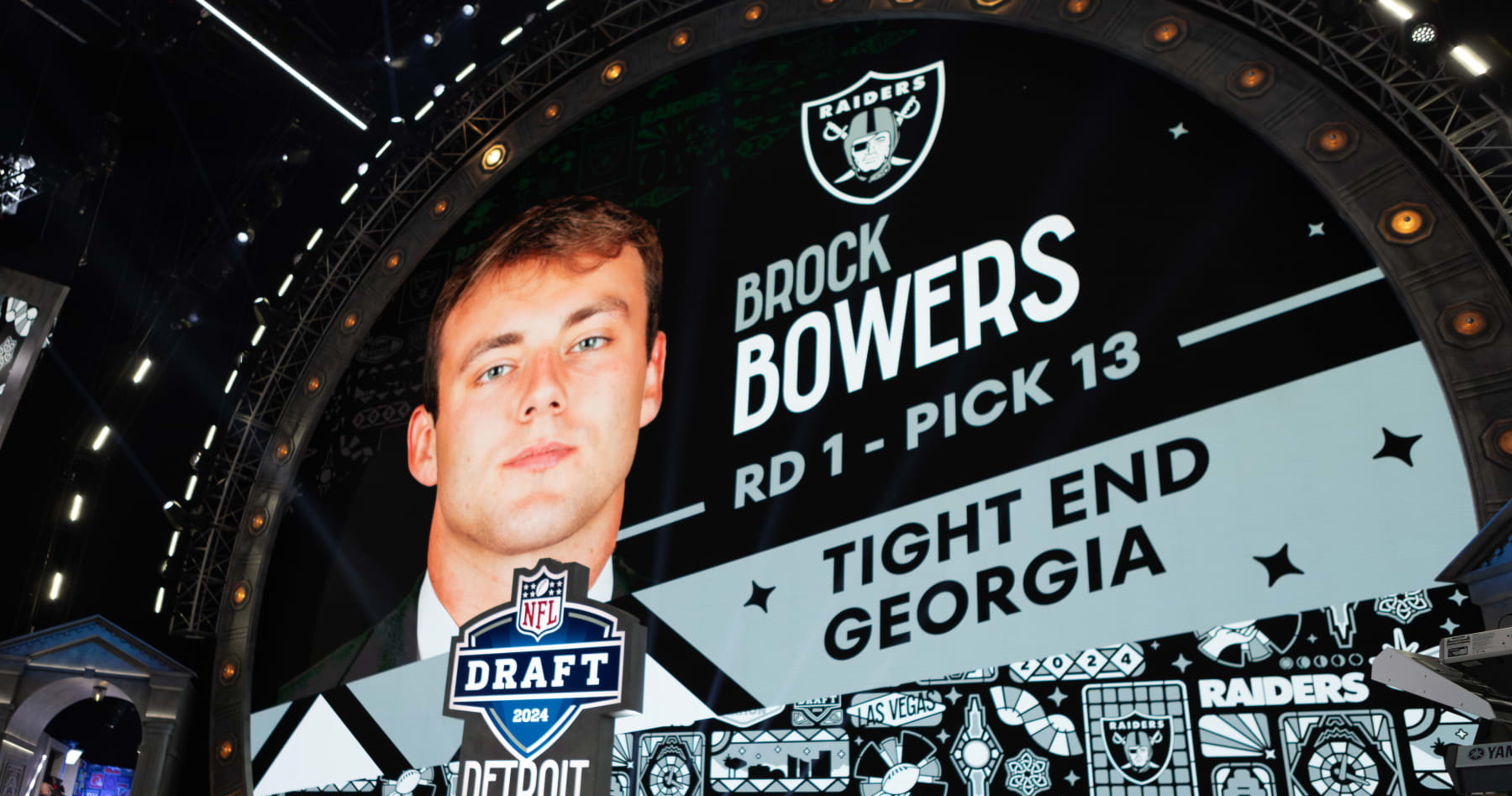 NFL Exec 'I Don't Like' Raiders Using 'Luxury' Pick on Brock Bowers in