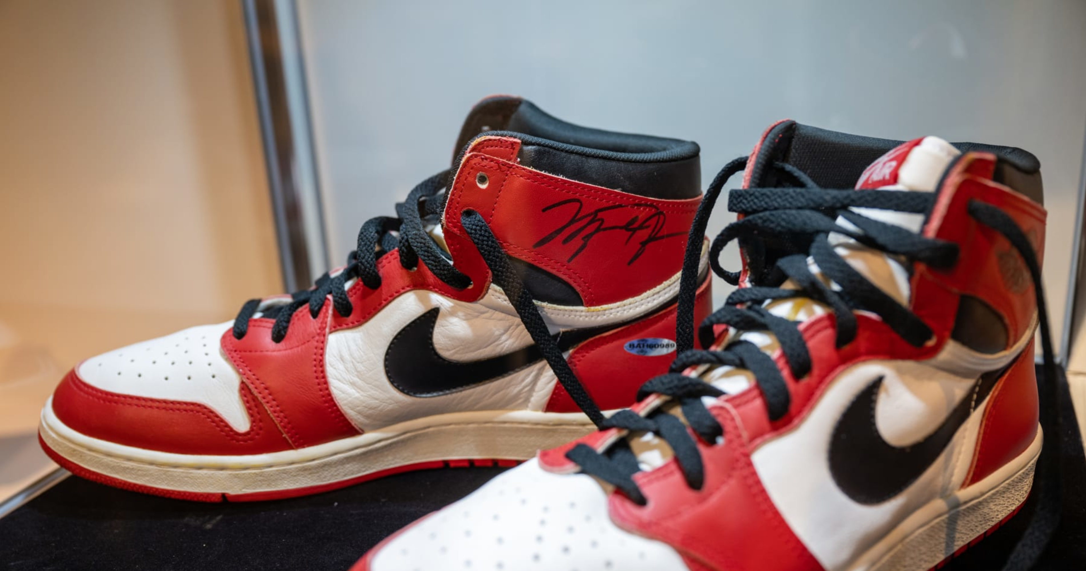 Michael Jordan's Air Jordan 1 Bulls Sneakers from Broken Foot Game to ...