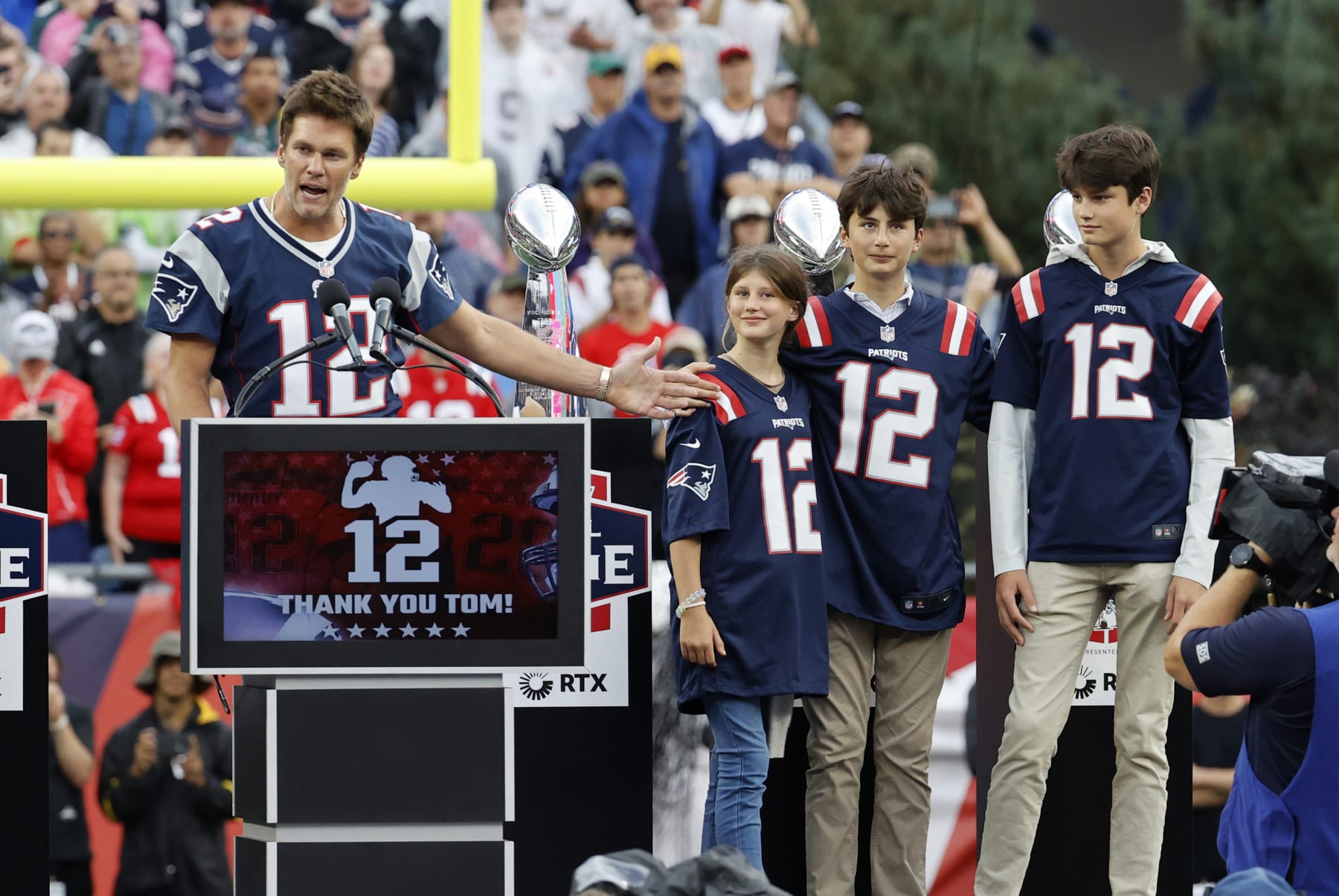 Video Tom Brady's Kids Narrate Tribute to NFL Legend Ahead of Patriots(02)