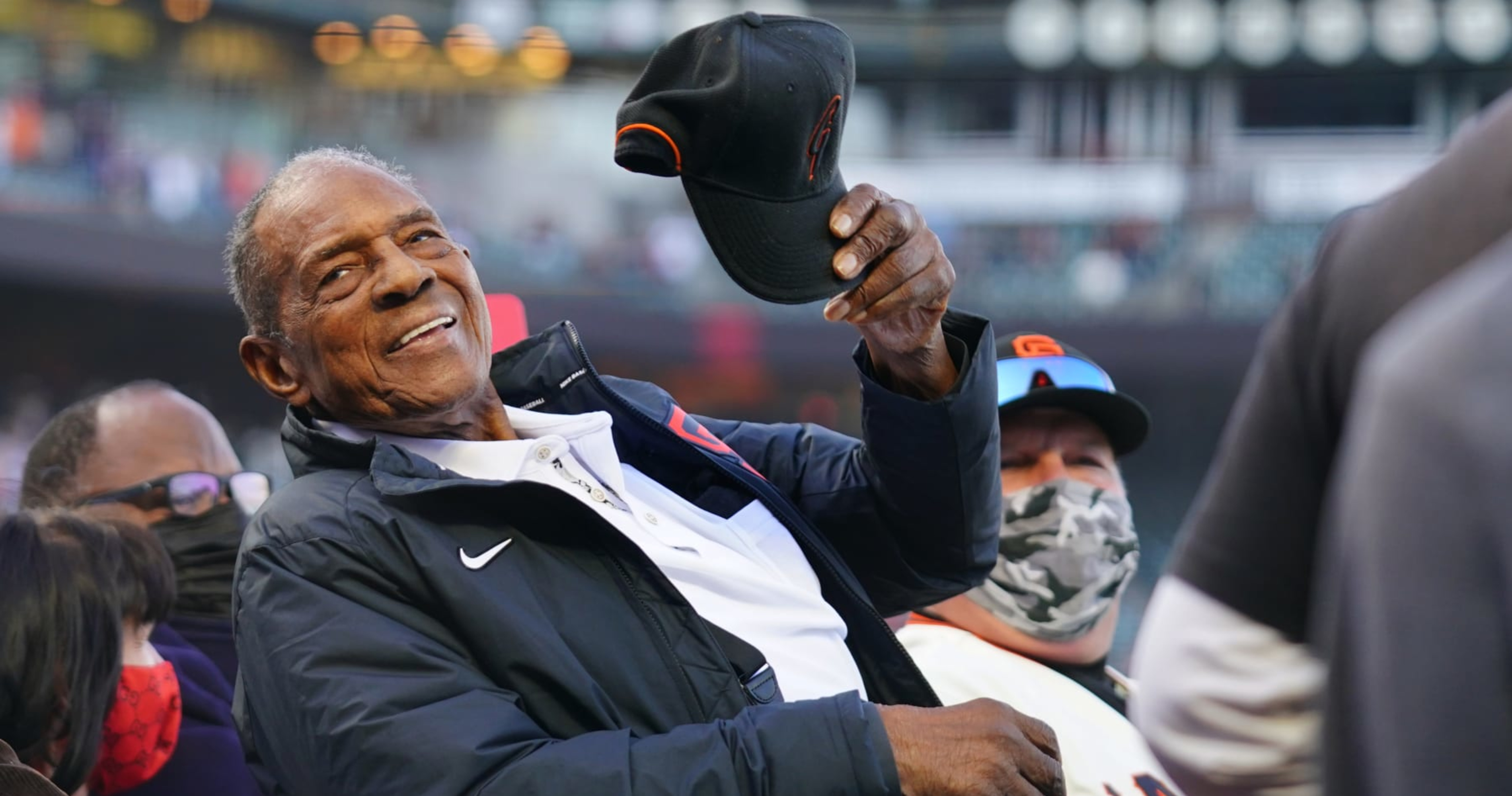 Willie Mays Dies at 93; MLB Hall of Famer Won 2 MVPs, 1954 World Series ...