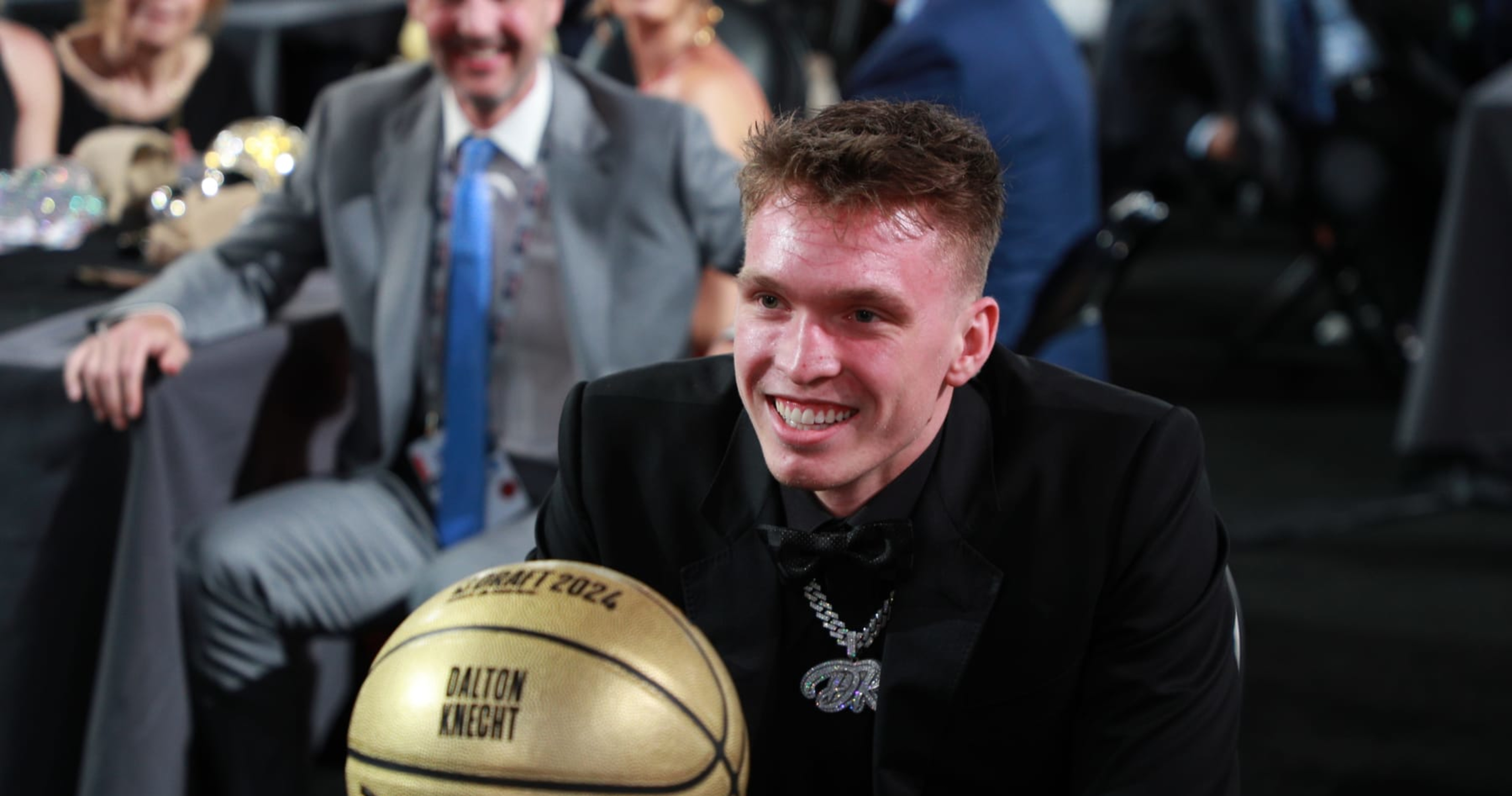 Lakers Icon Magic Johnson Endorses 'Outstanding' Dalton Knecht Pick in