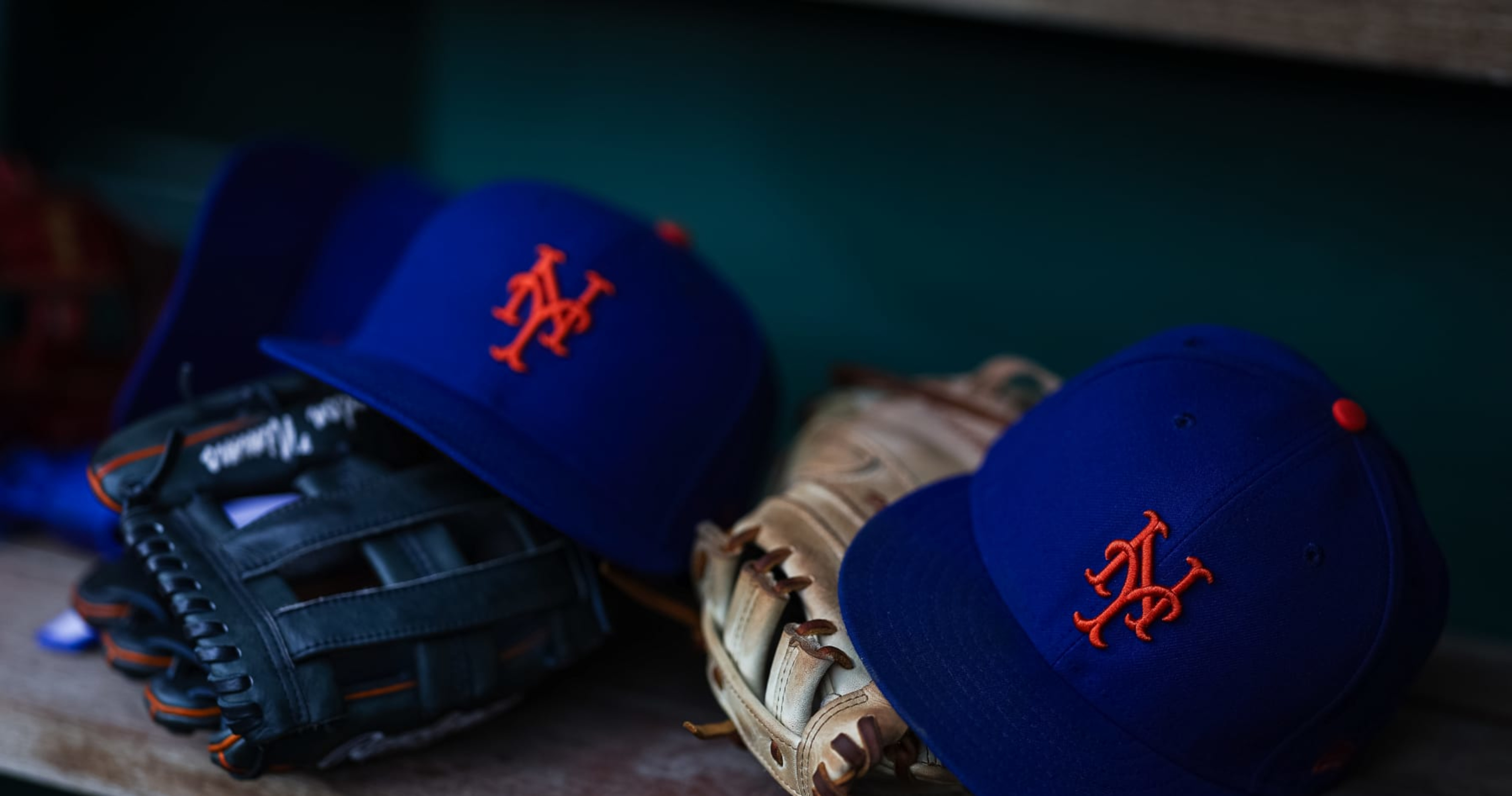 Photo Mets Add Jersey Patches to Honor Willie Mays, Jerry Grote for