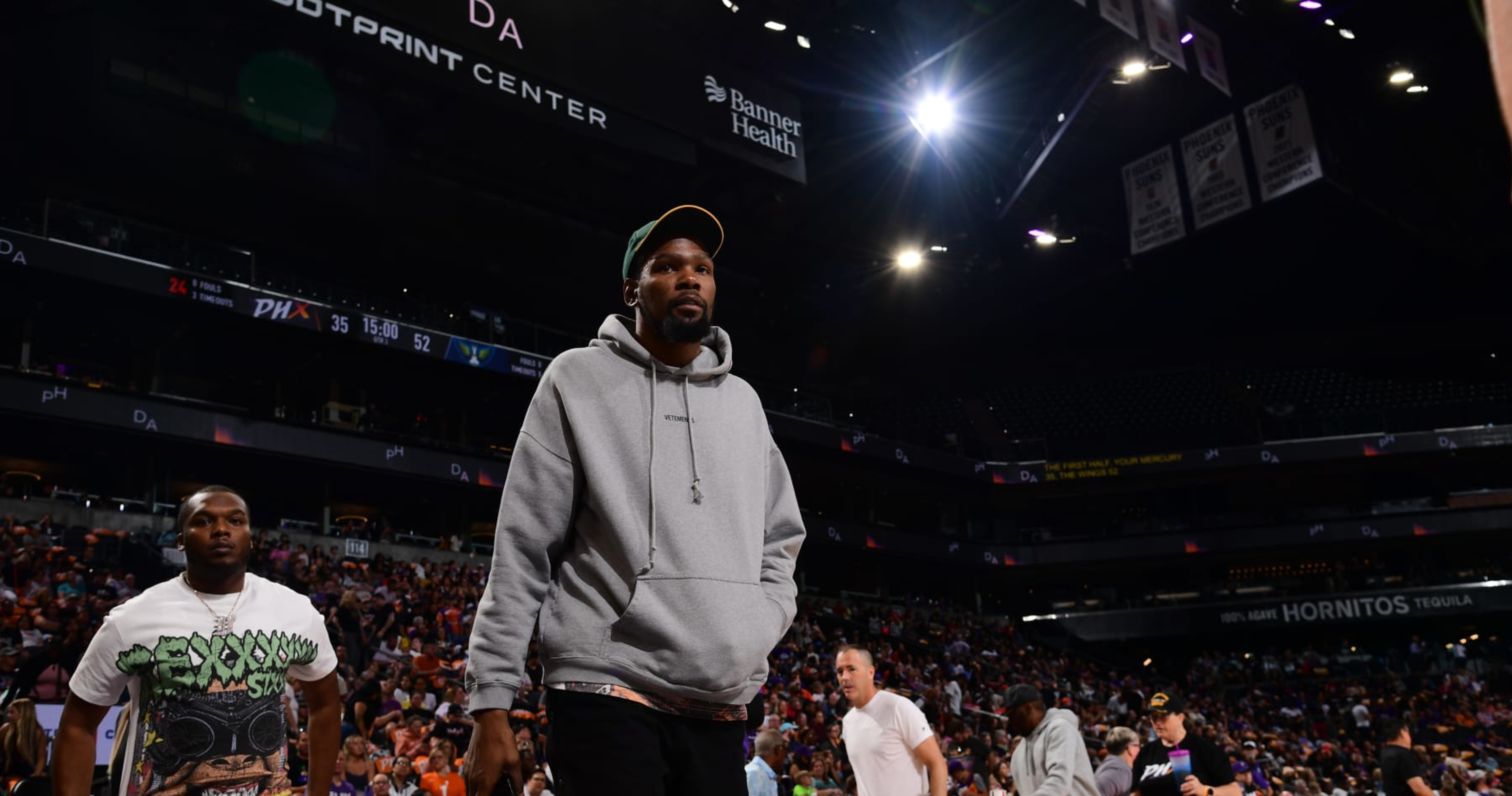 Video: Kevin Durant Hangs with Drake After LeBron, More Attend Kendrick Lamar Show