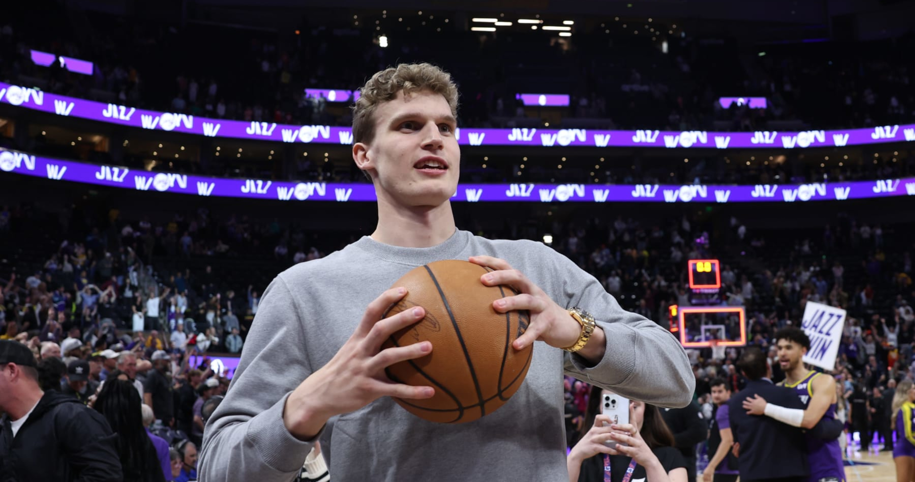 Lauri Markkanen Trade Rumors: Warriors' Offer Is 'Substantial' amid Kings, Spurs Buzz | News, Scores, Highlights, Stats, and Rumors | Bleacher Report