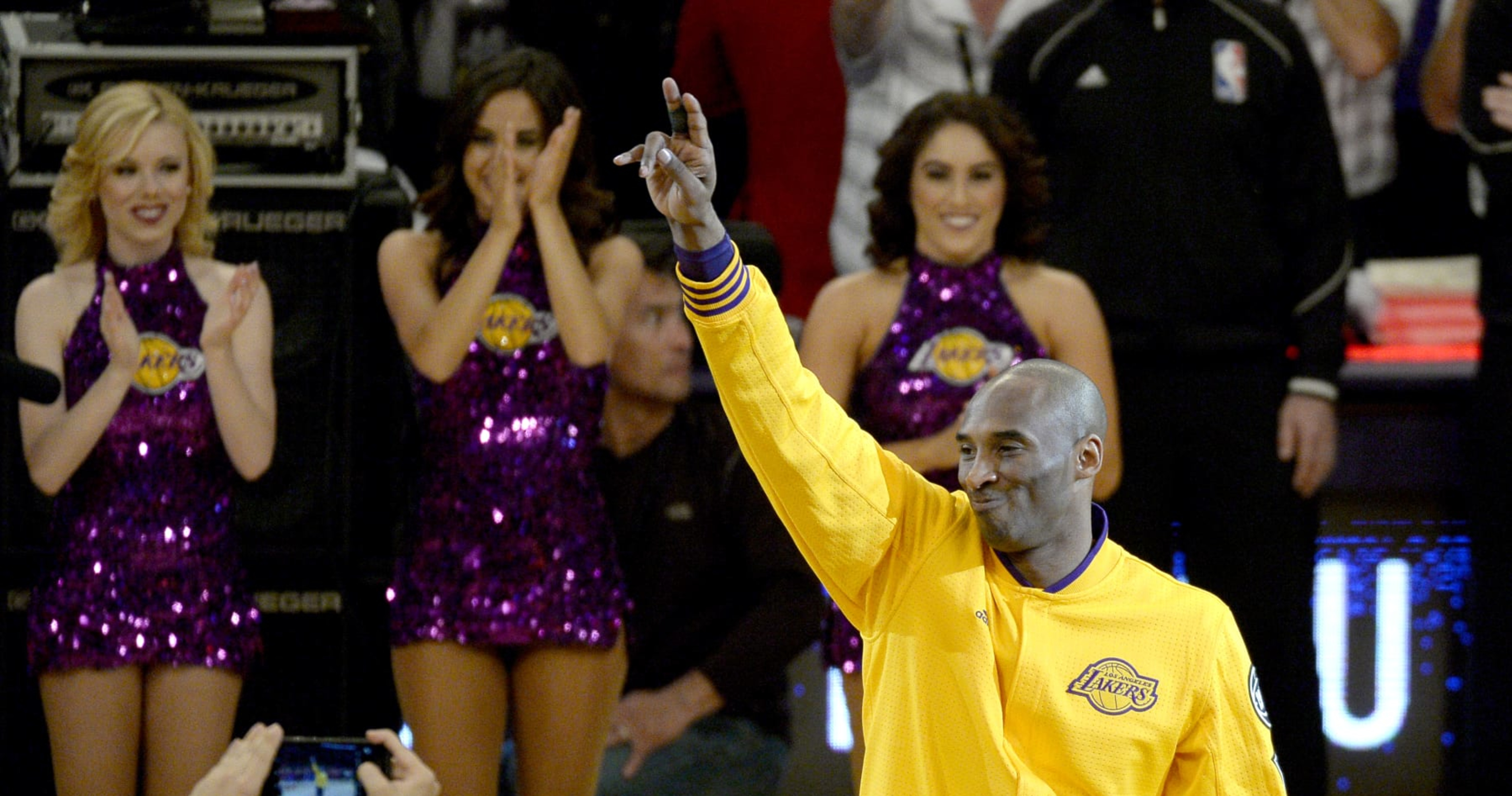 Kobe Bryant’s Lakers Warm-Up Jacket from Final NBA Game to Be Sold at Auction