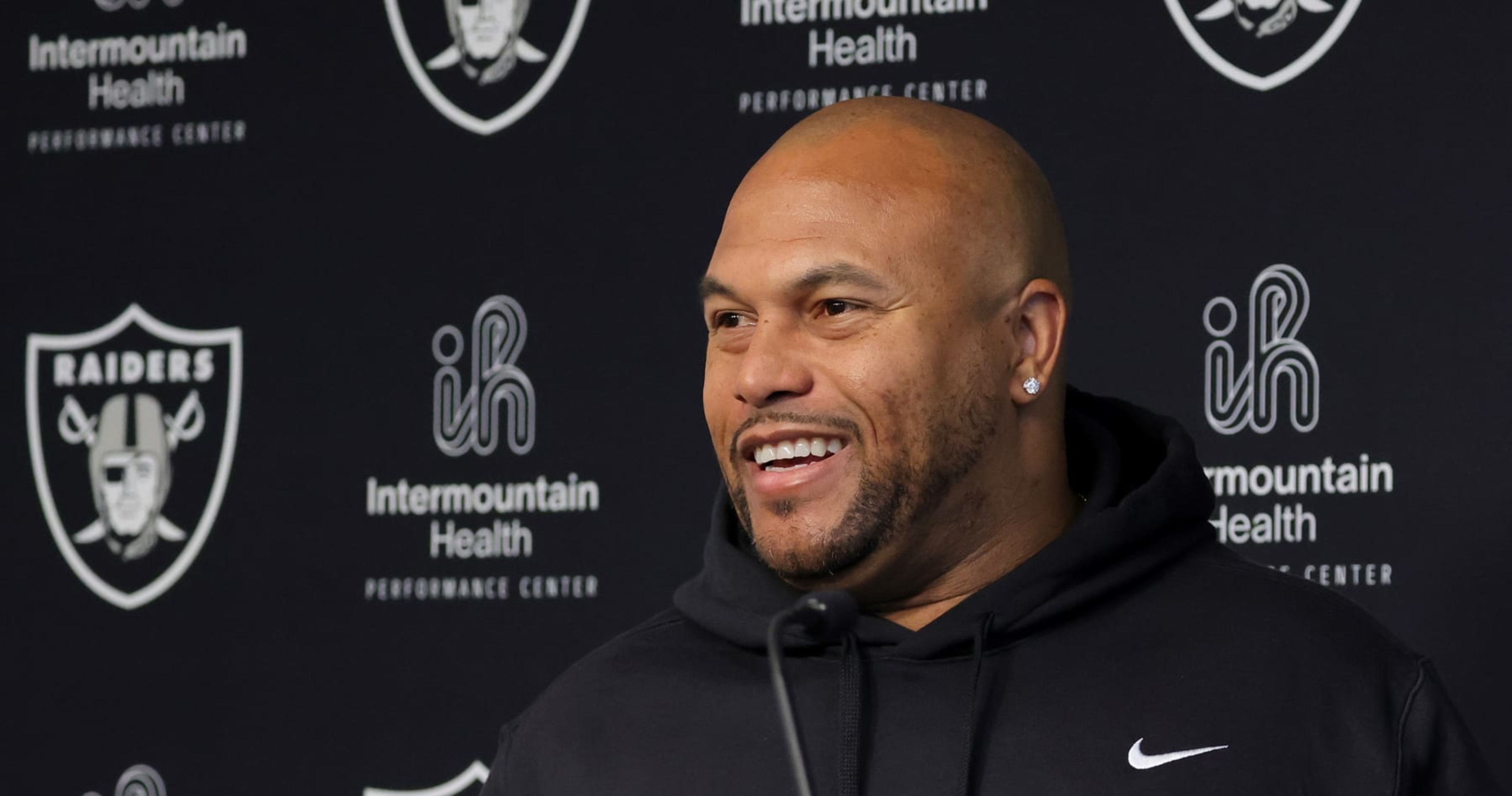 Antonio Pierce Says Raiders Won't Have 'Juggernaut Offense'; 'That's ...