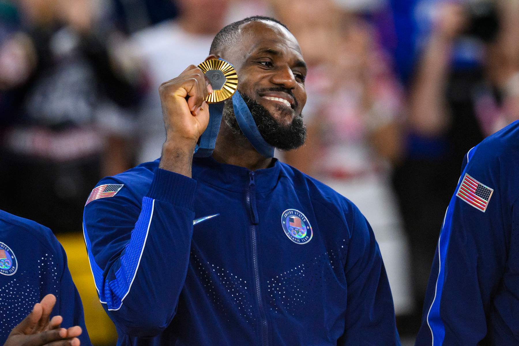 Lakers’ LeBron James Changes Social Media Profile Photos to Celebrate USA Gold Medal