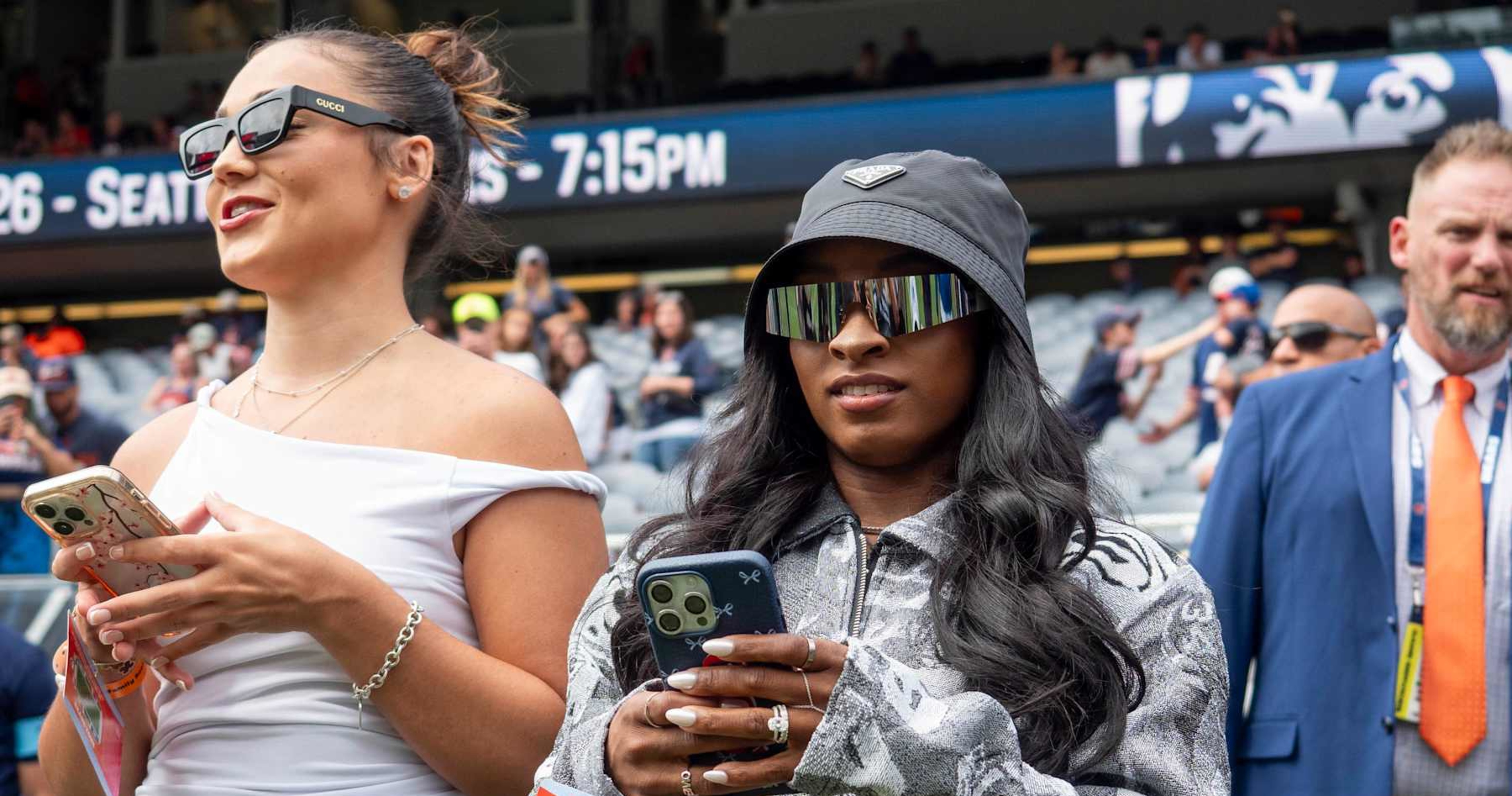 Simone Biles wears Packers-themed Jonathan Owens jacket to Bears game in viral photo | News, scores, highlights, stats and rumors