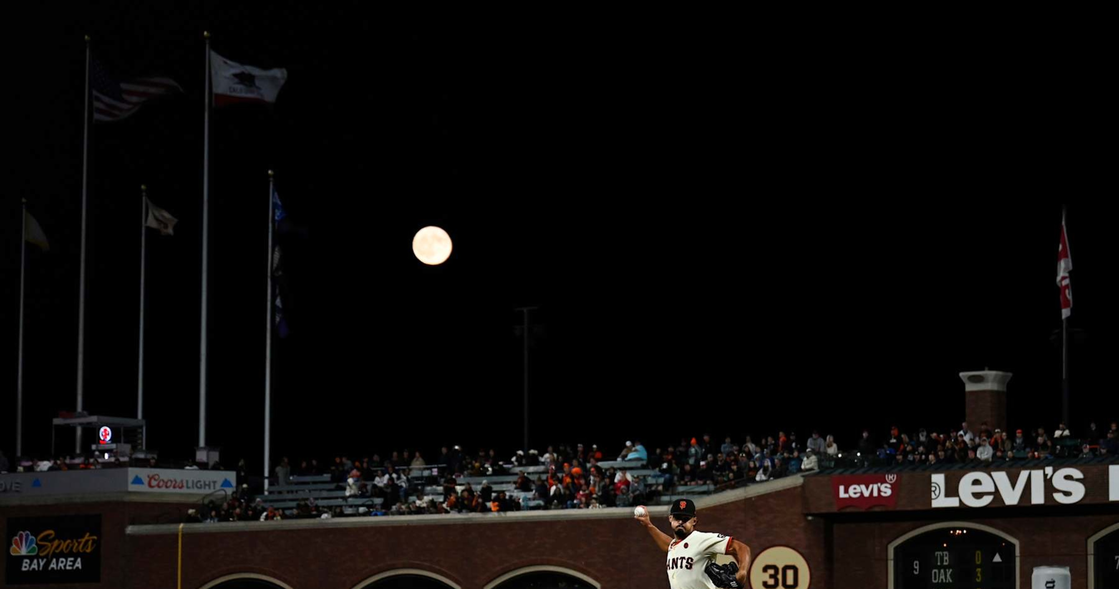 Blue Supermoon Over Oracle Park All the way through White Sox vs. Giants Results in Viral Picture