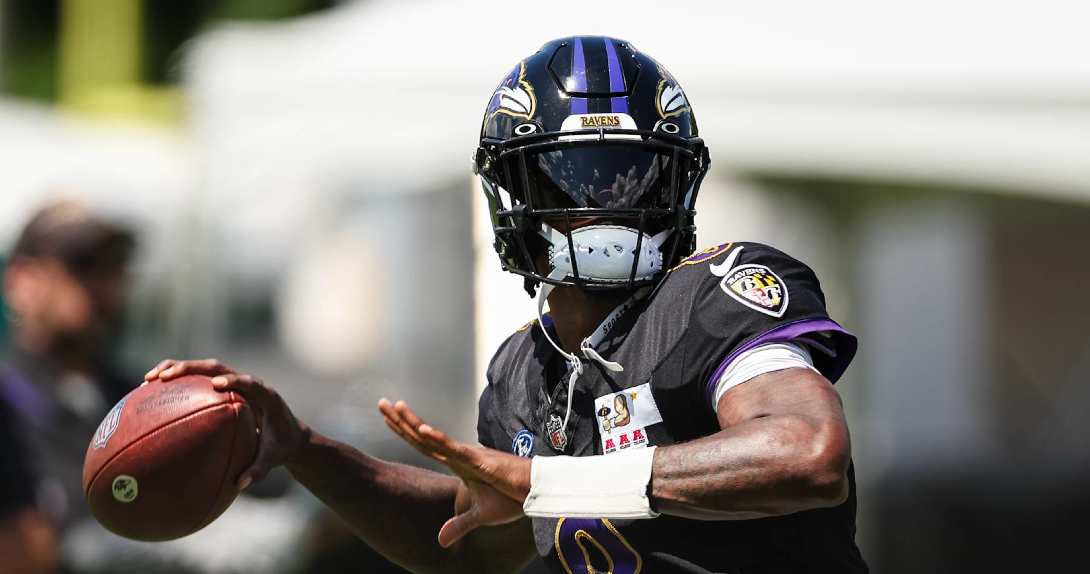 Ravens' Lamar Jackson reacts to viral video of bike ride to practice at Lambeau Field | News, scores, highlights, stats and rumors