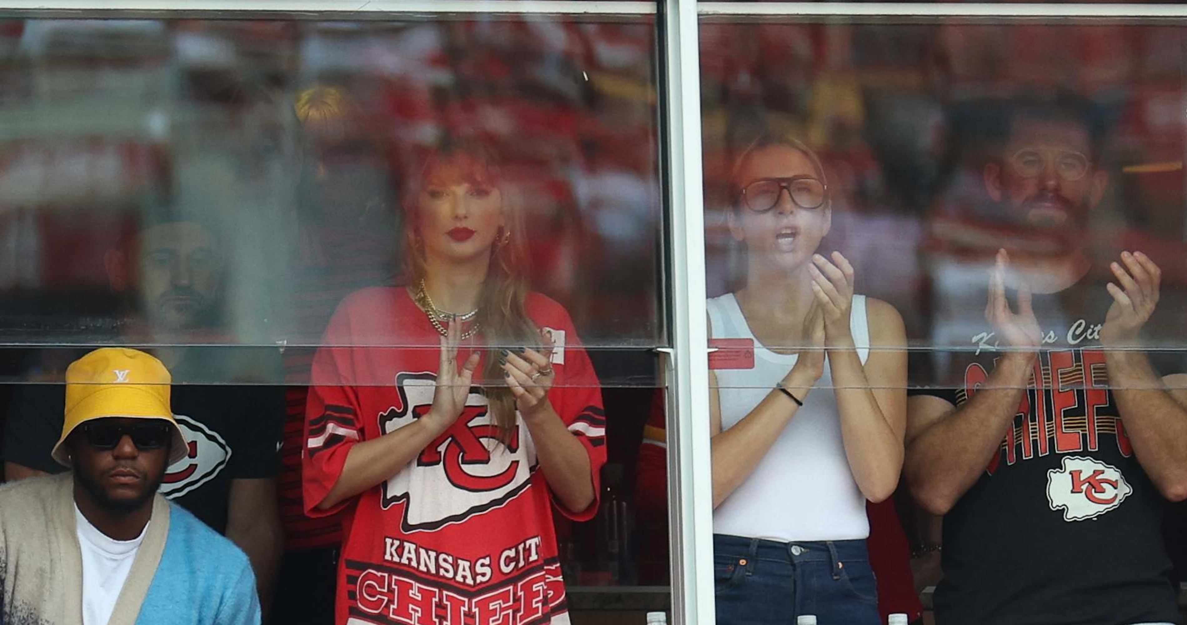 Video: Taylor Swift celebrates as Travis Kelce, Patrick Mahomes and the Chiefs beat the Bengals | News, scores, highlights, stats and rumors