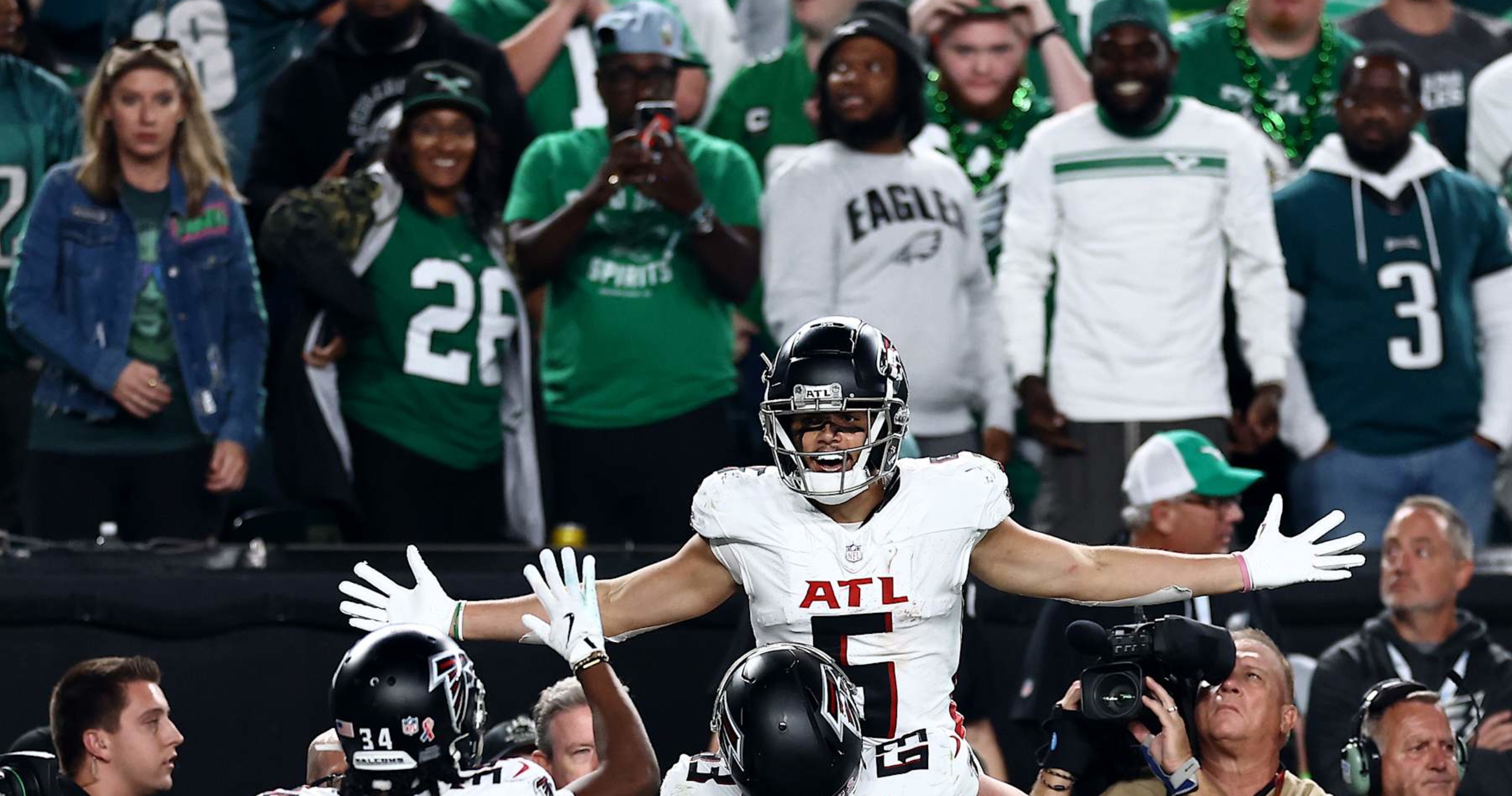 Falcons player Drake London fined ,000 for celebrating like a weapon after game-winning touchdown against Eagles | News, scores, highlights, stats and rumors