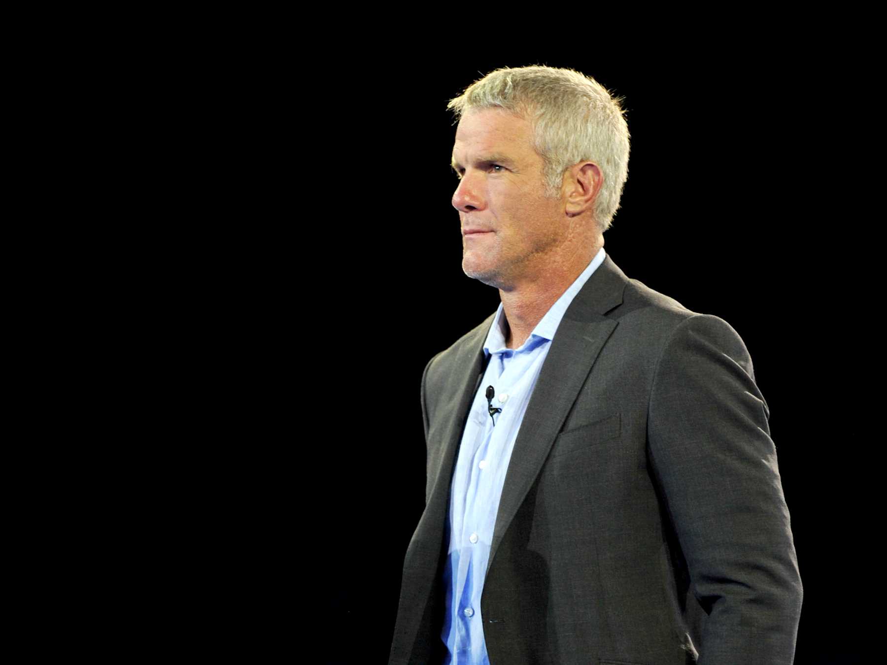 Favre Roucochot NFL Legend Brett Favre Reveals Symptoms Ahead of Parkinson's Disease ...