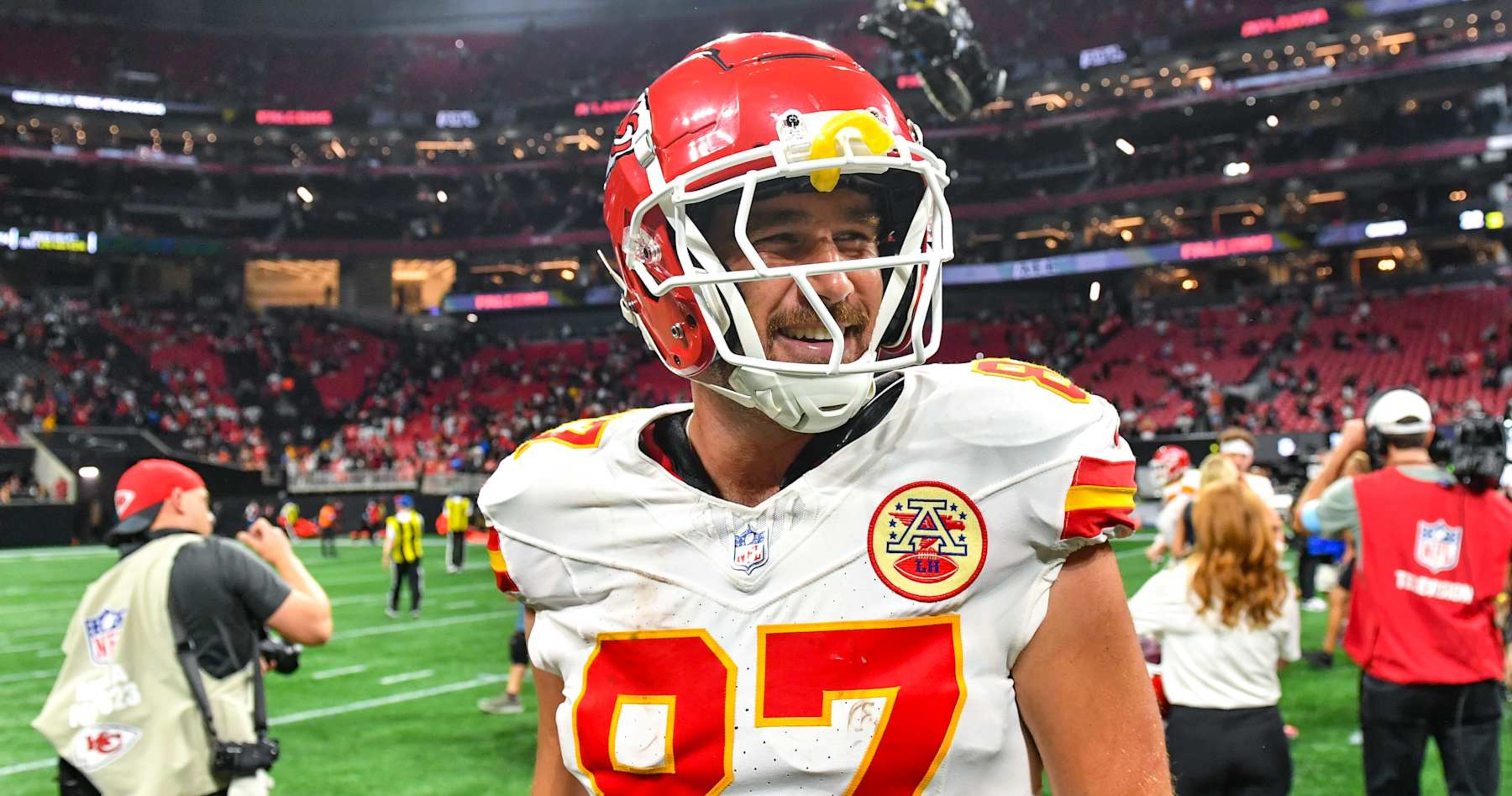 Travis Kelce, Xavier Worthy Excite NFL Fans as Mahomes, Chiefs Top Harbaugh, Chargers