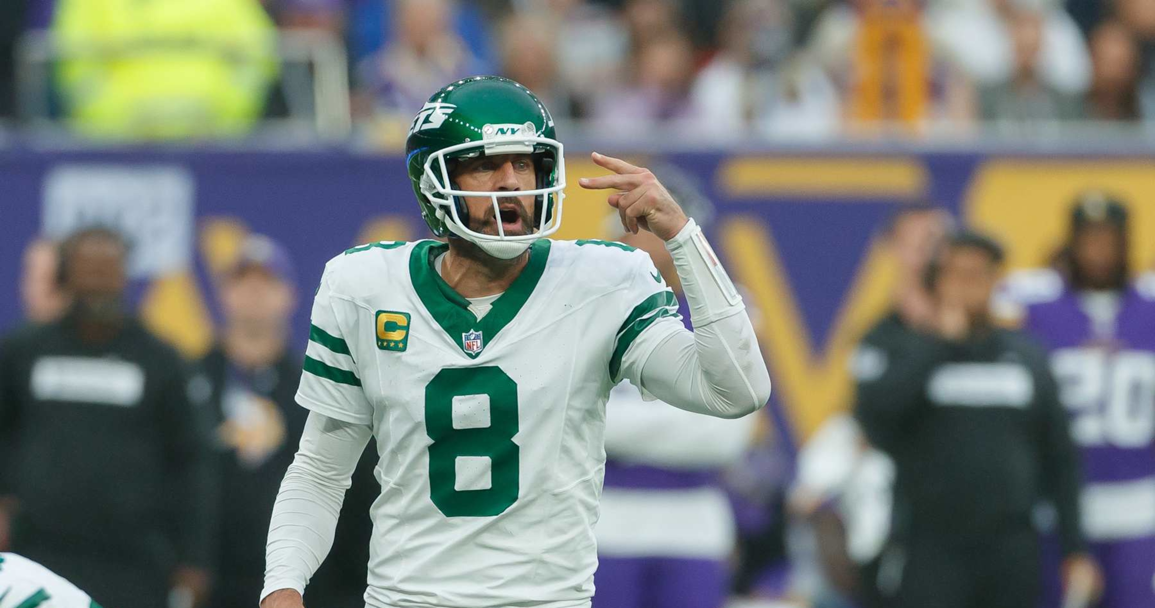 Aaron Rodgers Fully Supports Jeff Ulbrich's Commitment to Jets' Run Game thumbnail