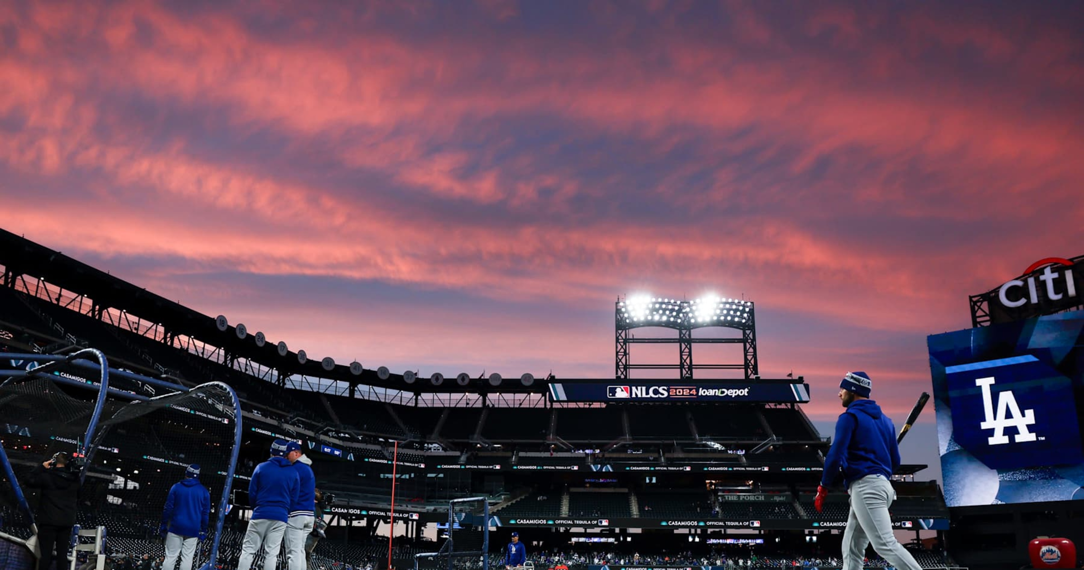 Mets Colors Light Up Sky in Viral Photo Ahead of NLCS Game 4 vs. Dodgers thumbnail