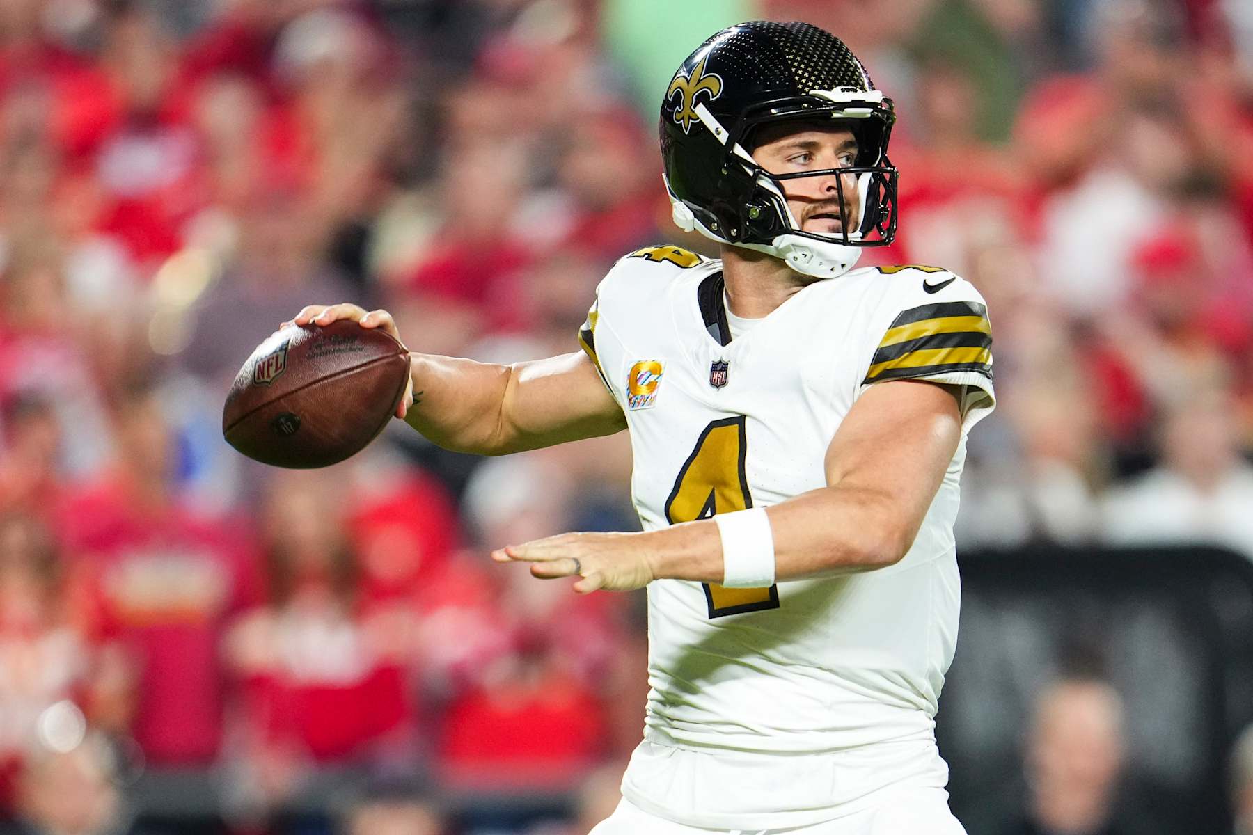 Saints' Derek Carr Targeting Return vs. Panthers in Week 9 amid Injury