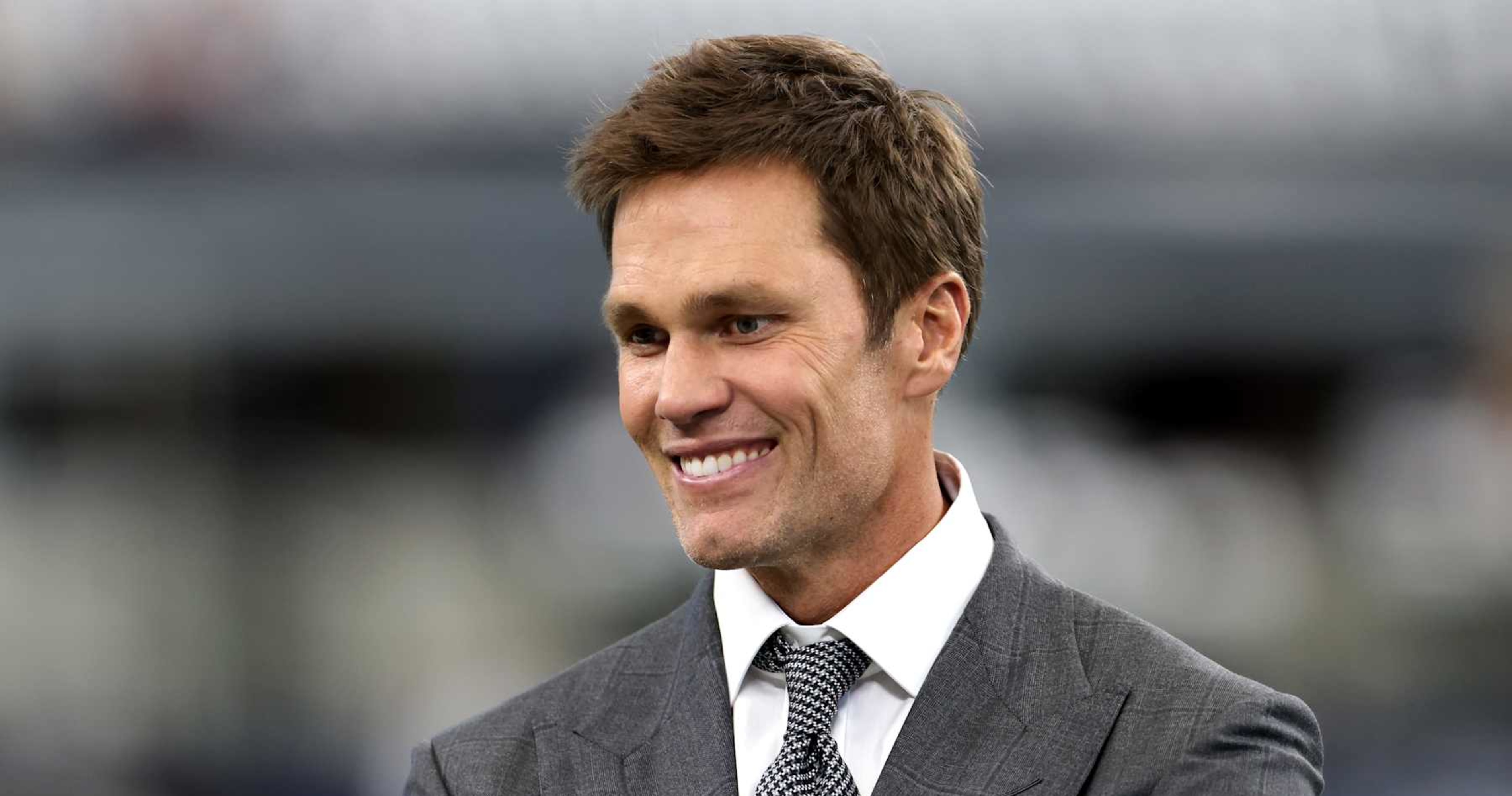 Tom Brady Applauded By NFL Fans While Calling Mahomes, Chiefs vs. 49ers SB Rematch thumbnail