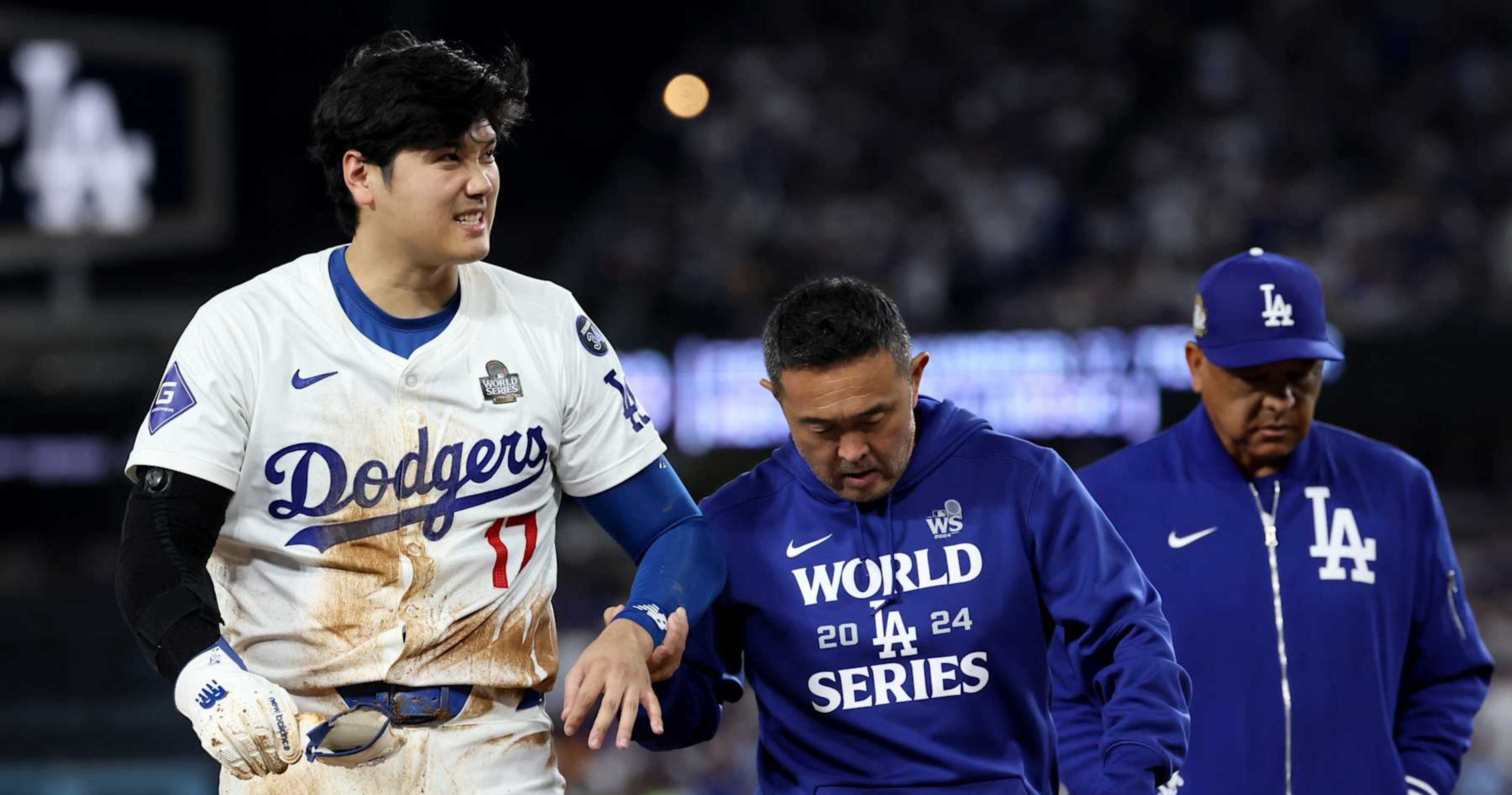 Video: Shohei Ohtani in the sling before Dodgers vs. Yankees World Series G3 amid injury | News, results, highlights, statistics and rumors