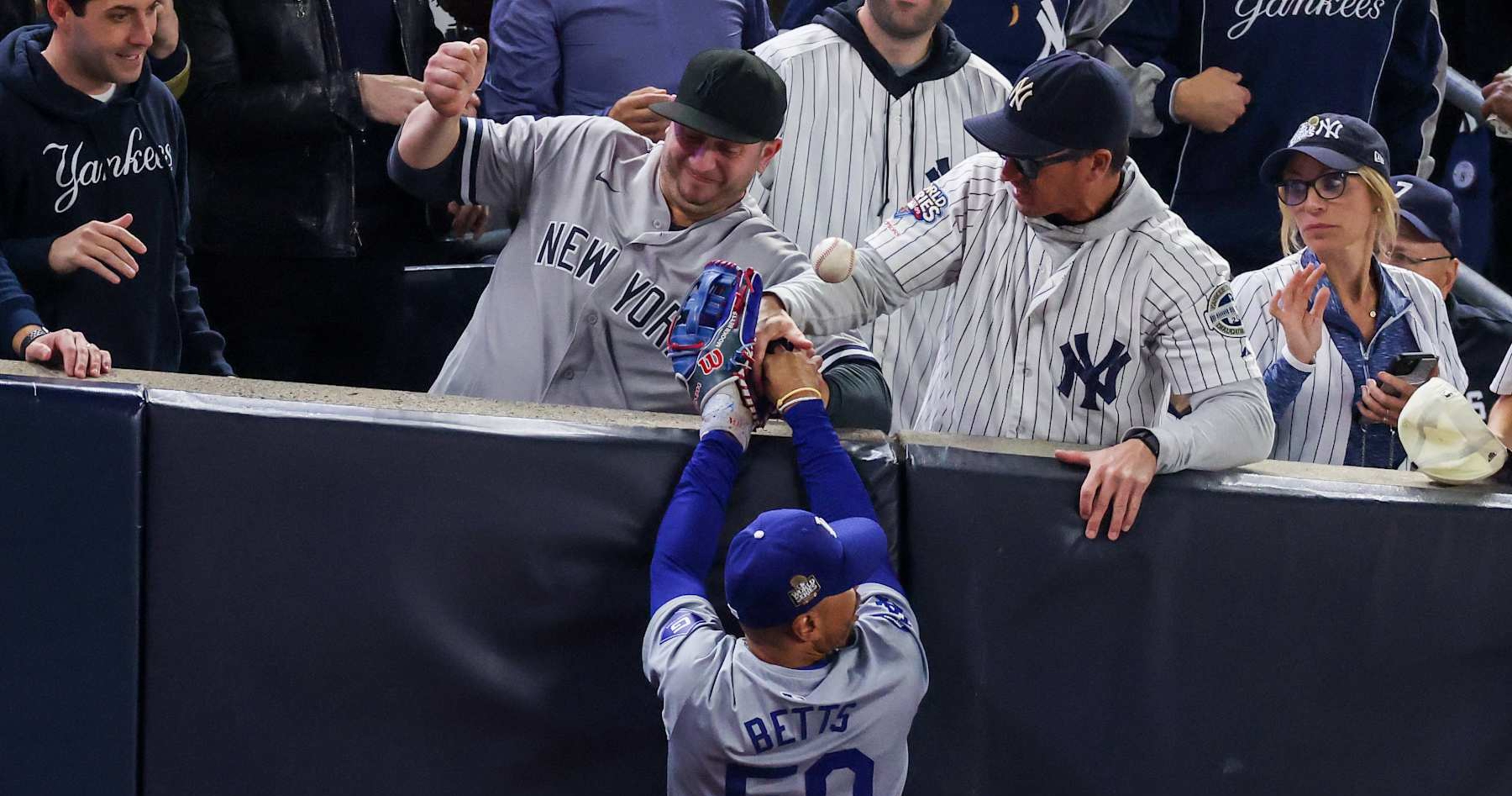 Mookie Betts: Yankees Fans Disturb Catch ‘Irrelevant’ in Dodgers WS G4 Loss | News, results, highlights, statistics and rumors