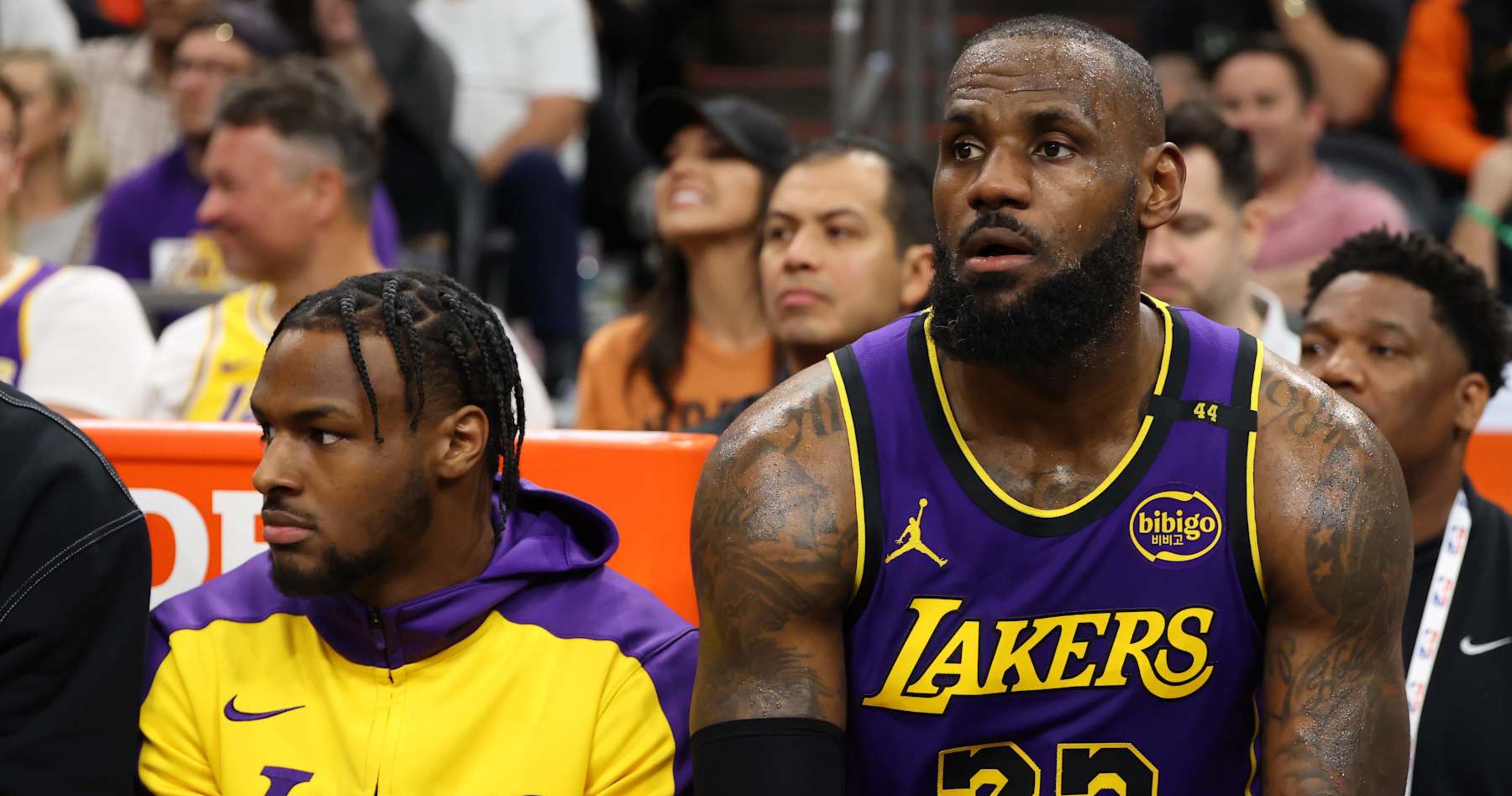 The Lakers’ LeBron and Bronny James were welcomed by the Cavs with photos at the arena in Cleveland | News, results, highlights, statistics and rumors