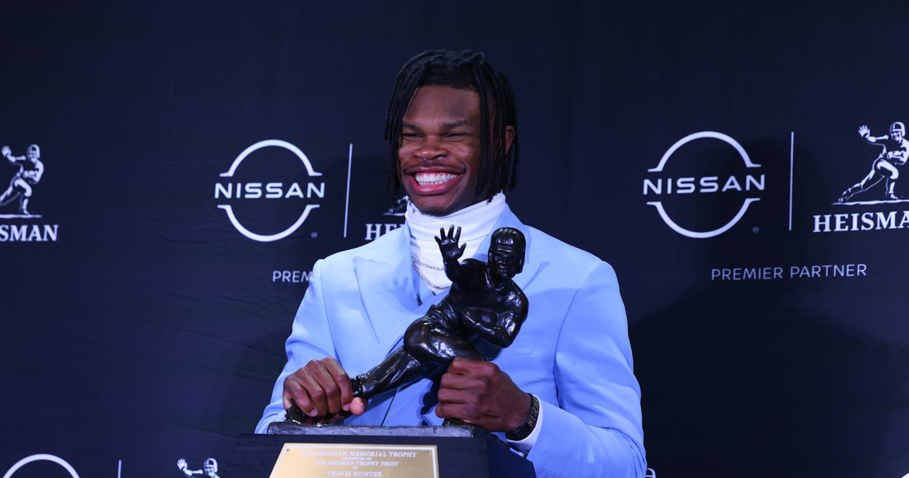 Video: Travis Hunter Shouts Out Lil Wayne in Heisman Speech with Rapper ...
