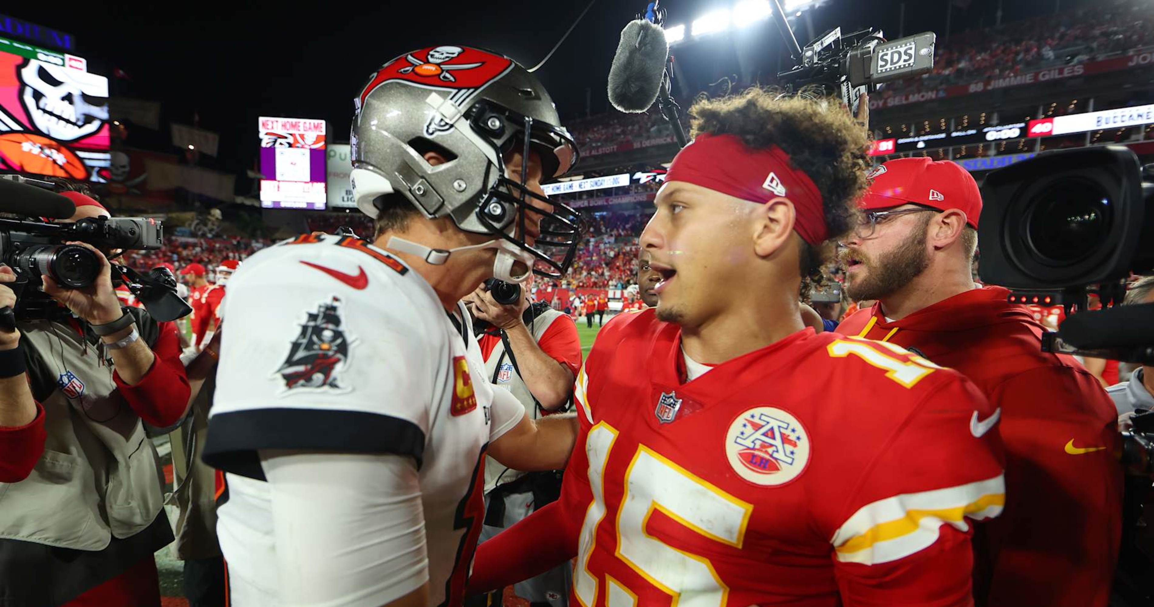 Video: Tom Brady Praises Patrick Mahomes, Says Chiefs QB Has 'Championship DNA' thumbnail