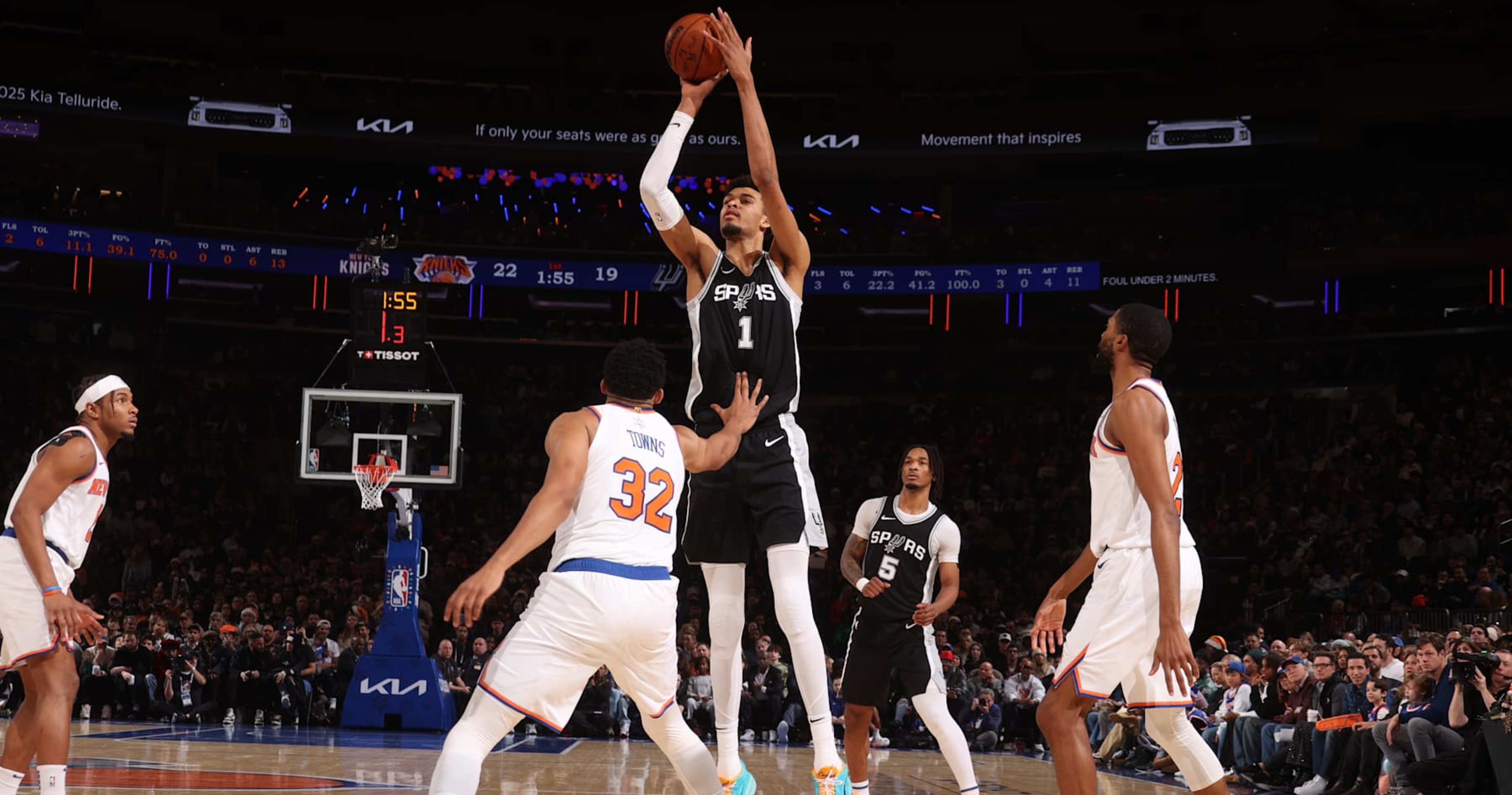 Victor Wembanyama Leaves NBA Fans in Awe as Bridges, Knicks Beat Spurs on Christmas