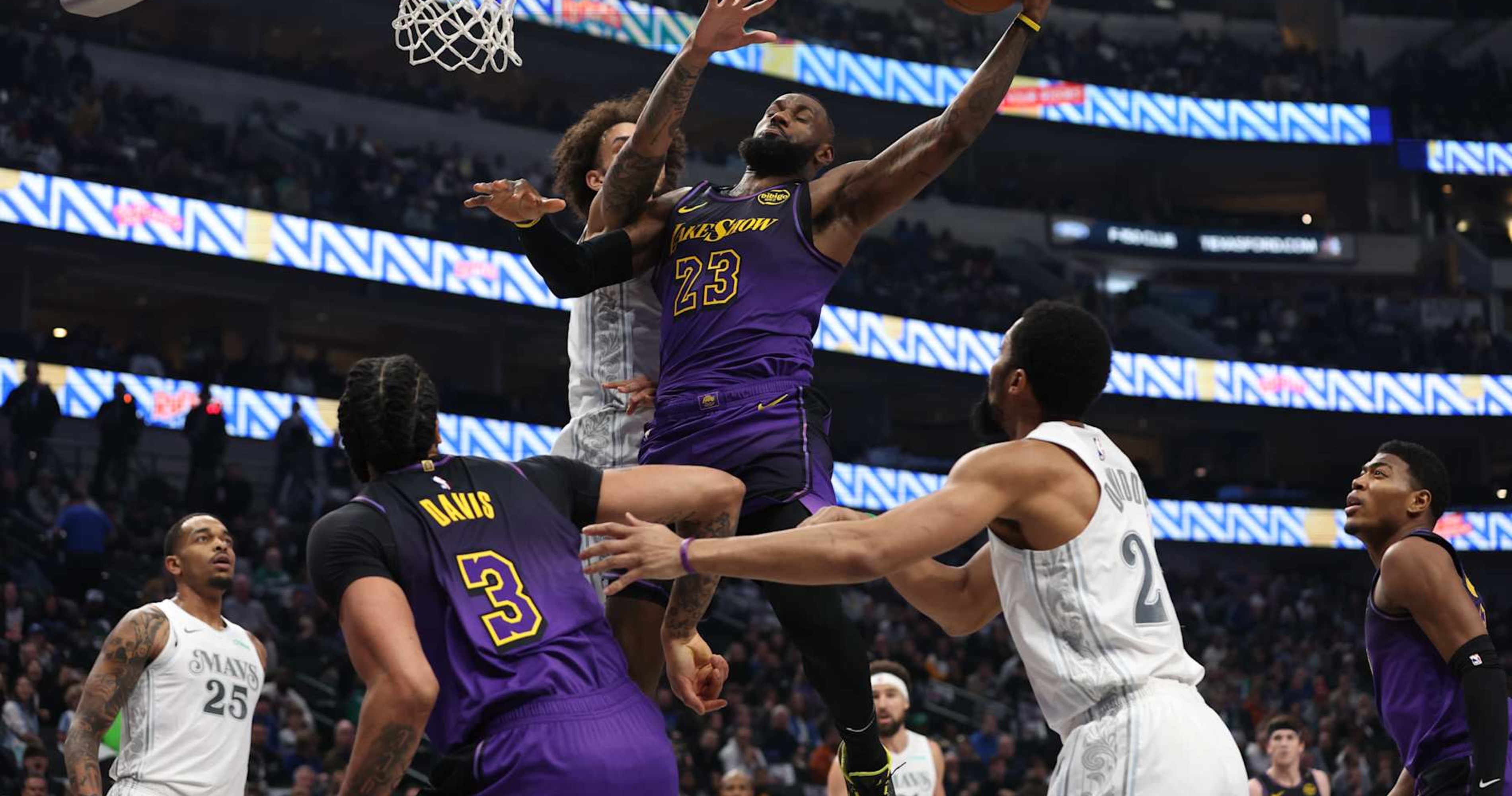 LeBron James, Lakers Ripped By NBA Fans for Loss vs. Mavs with Luka Dončić, Kyrie Out