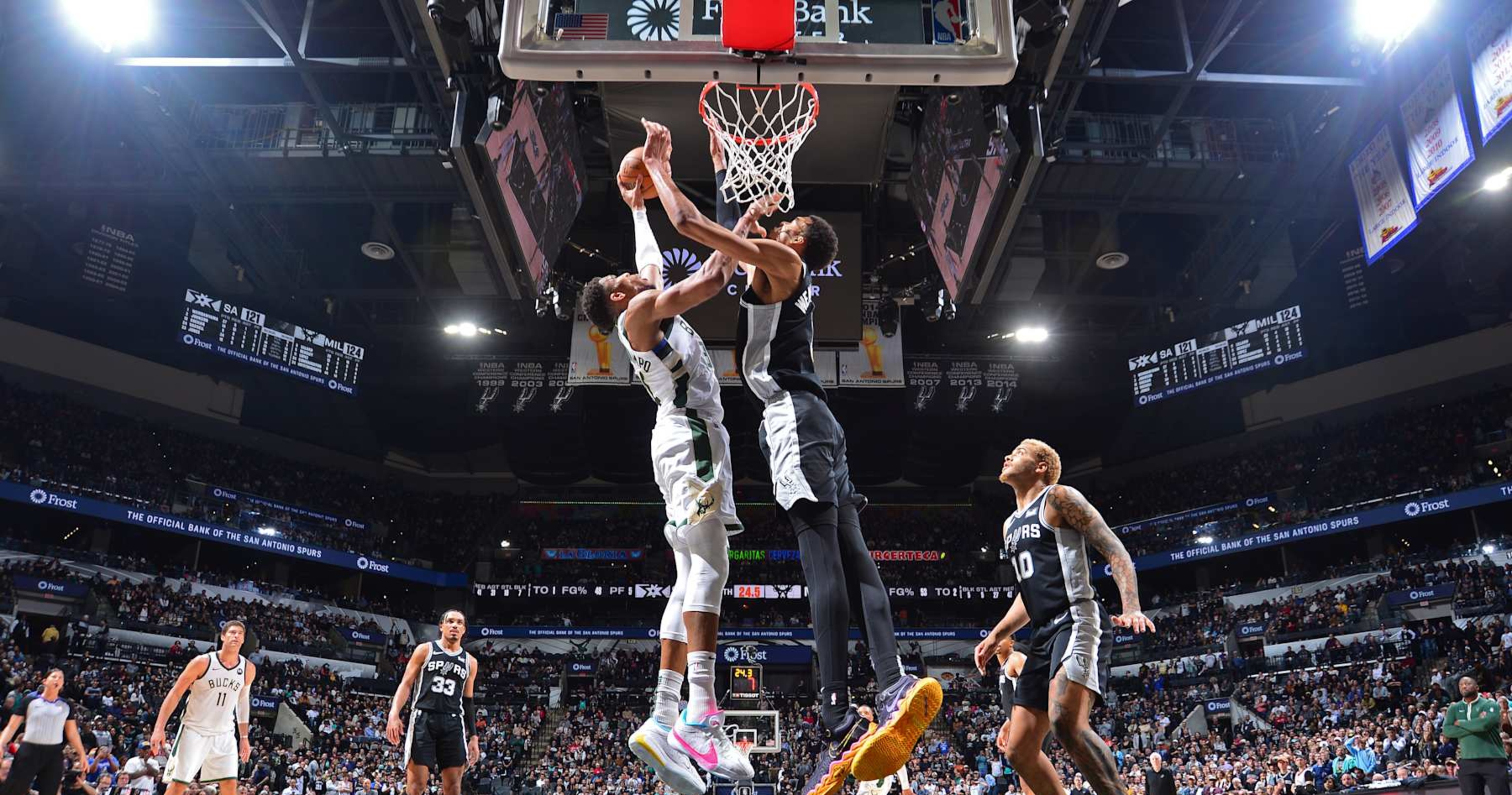 Spurs’ Victor Wembanyama Amazes NBA Fans with Highlight Plays vs. Giannis, Bucks