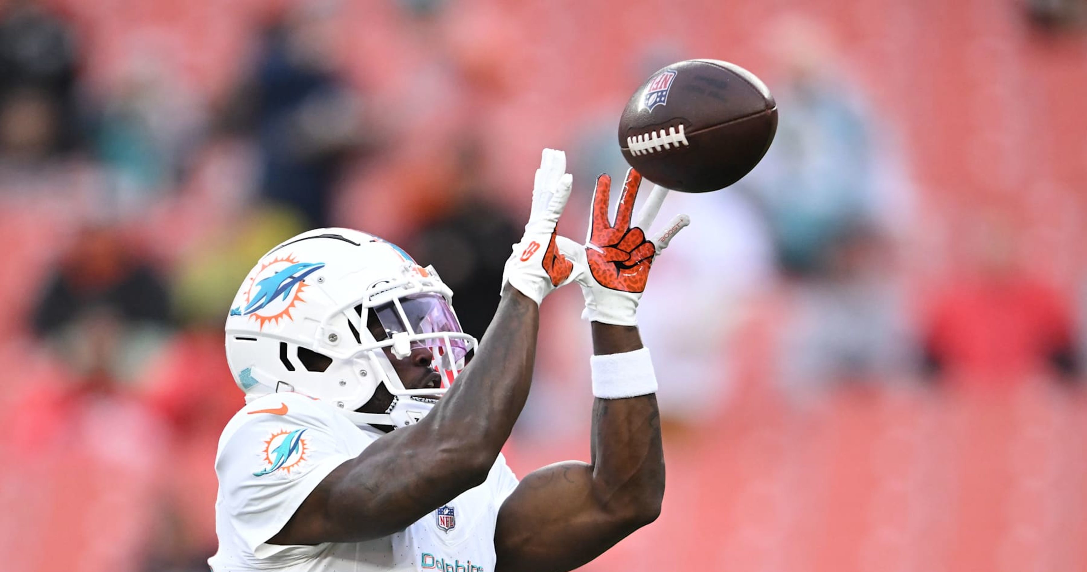 NFL Exec Predicts Tyreek Hill Trade to Patriots from Dolphins, Calls NE