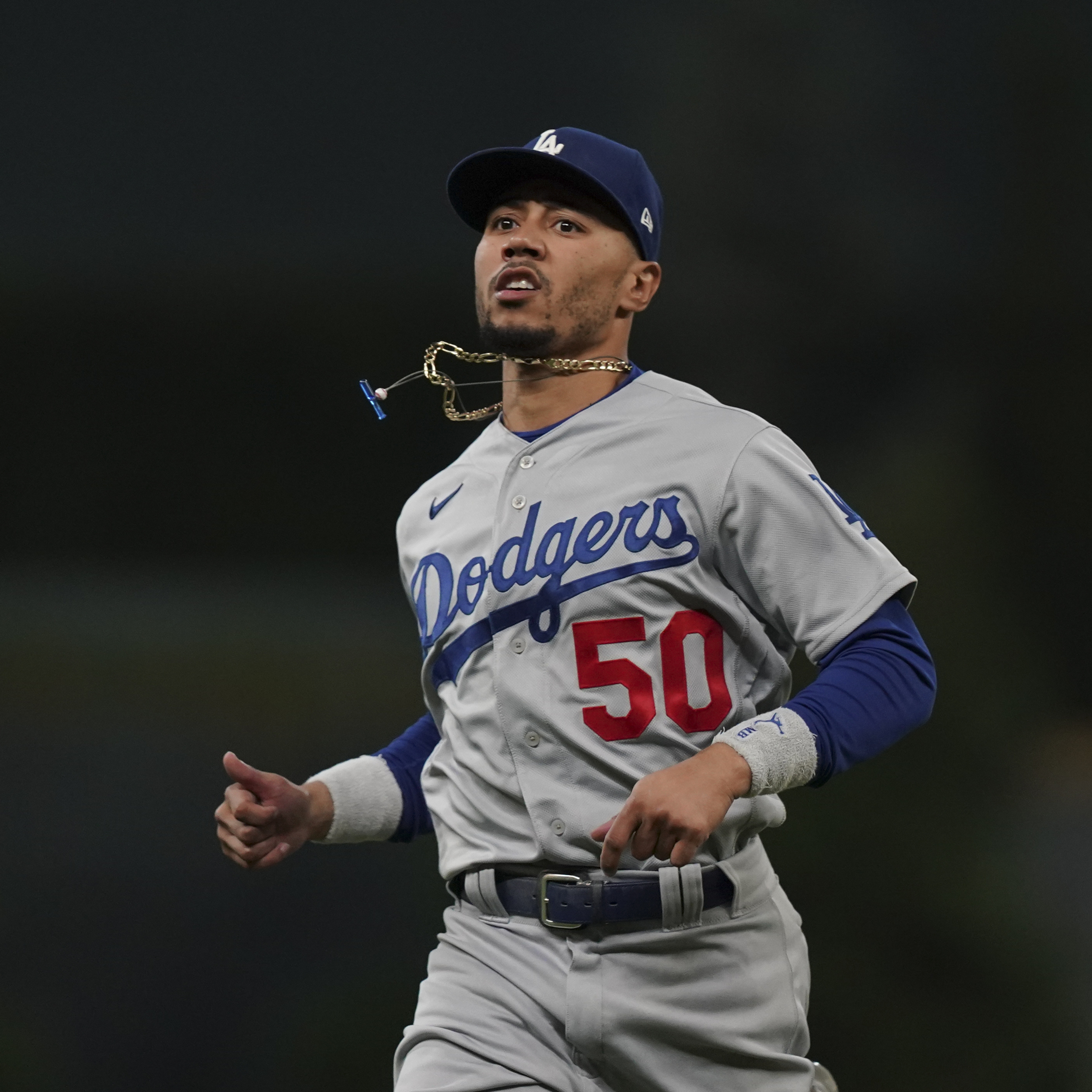 Dodgers' Mookie Betts to Go on IL with Cracked Rib Injury; No Timeline for Return - Bleacher Report