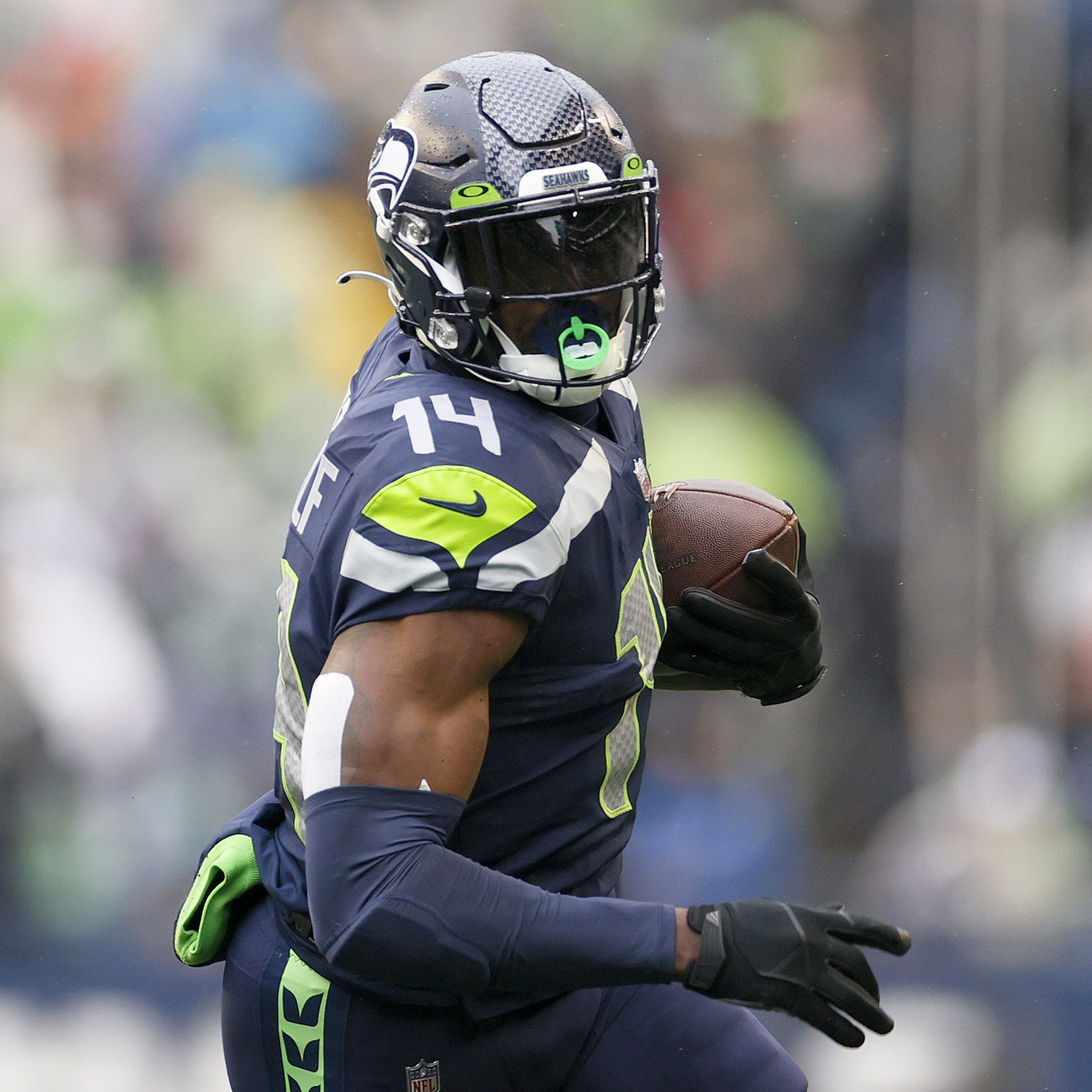 Report: DK Metcalf, Seahawks Agree to 3-Year, $72M Contract with Over $58M Guara..