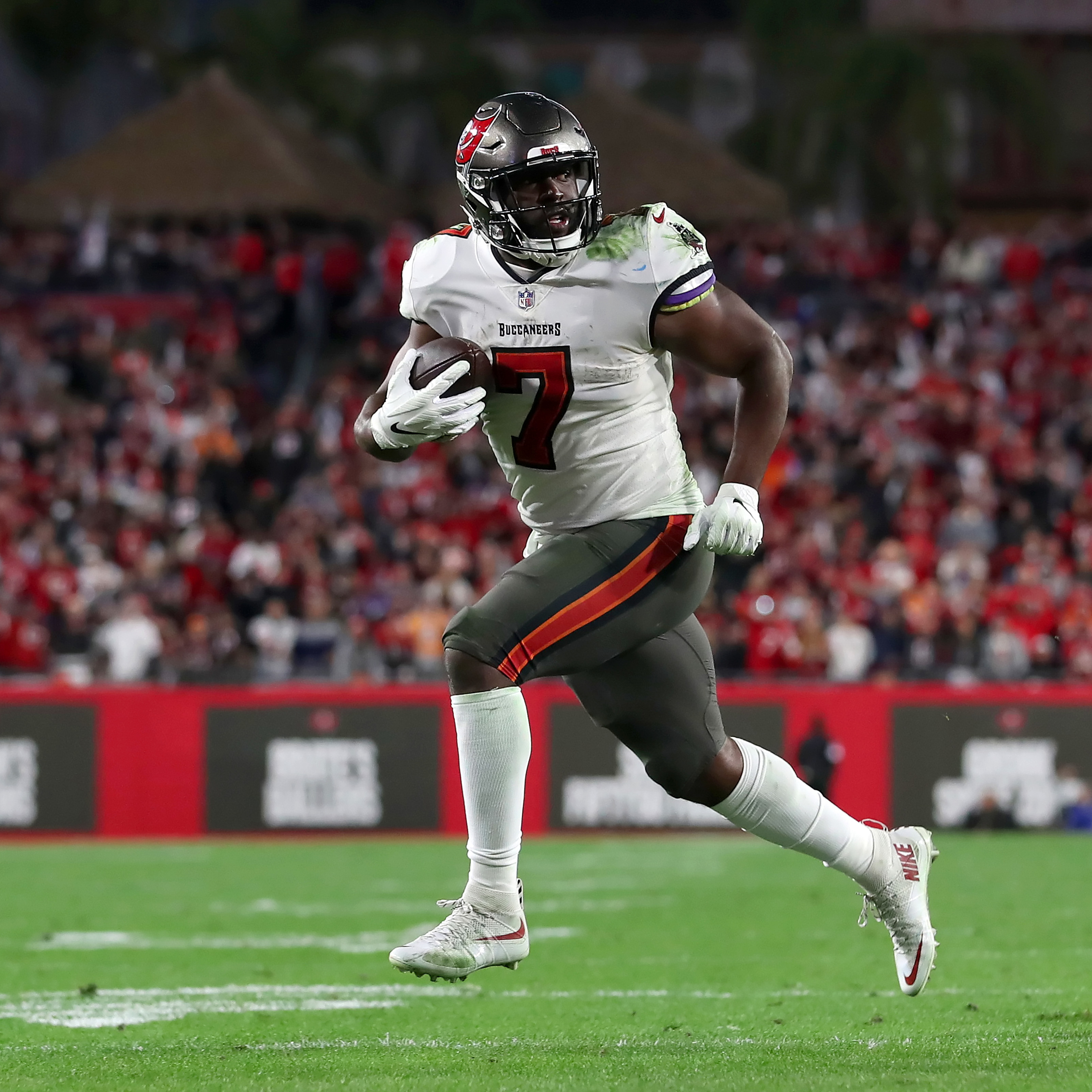 Fantasy Alert: Leonard Fournette Bucs’ Starting RB, Rachaad Black to Compete for the Role thumbnail