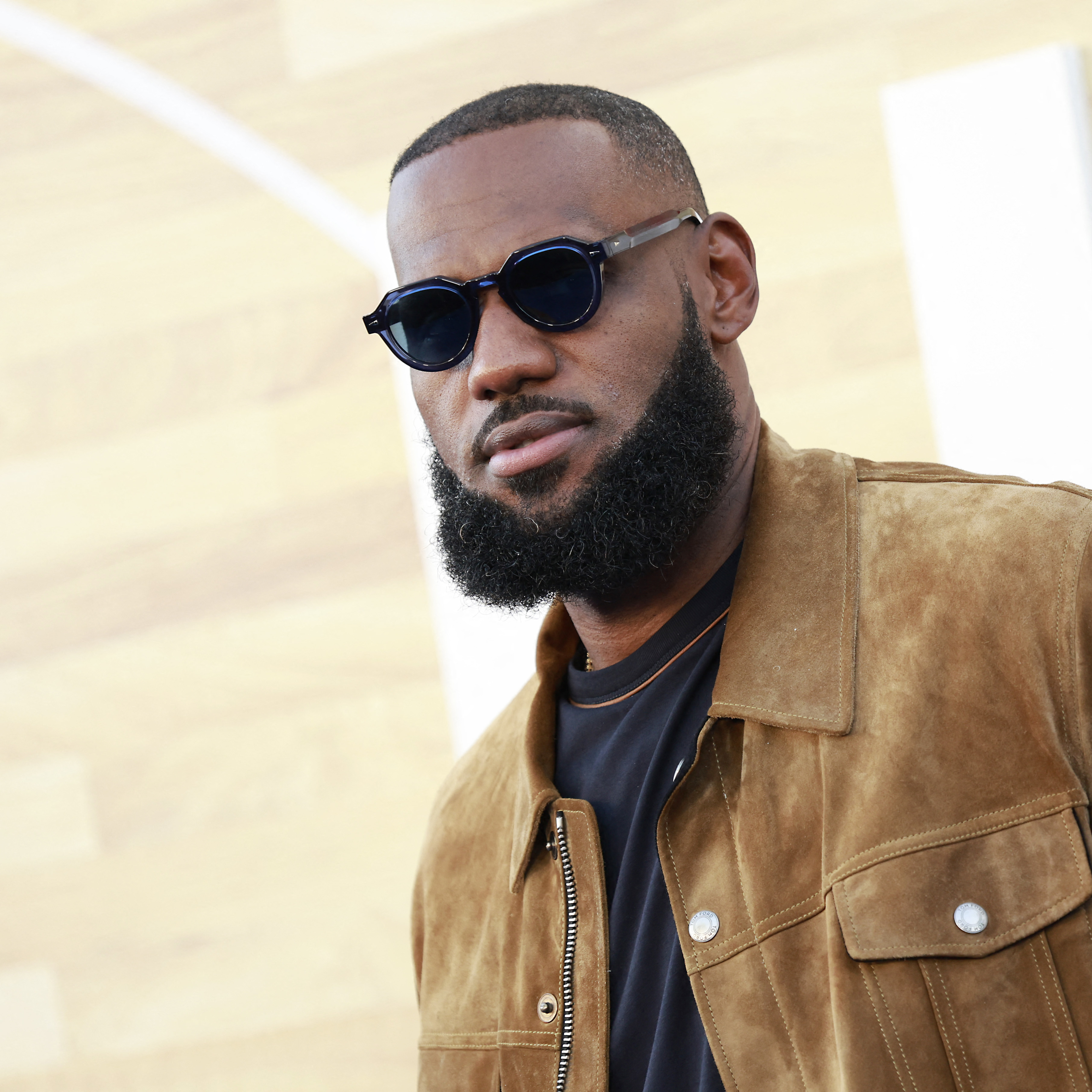 Lakers' LeBron James Becomes Billionaire; 1st Active NBA Player Ever to Hit Mile..