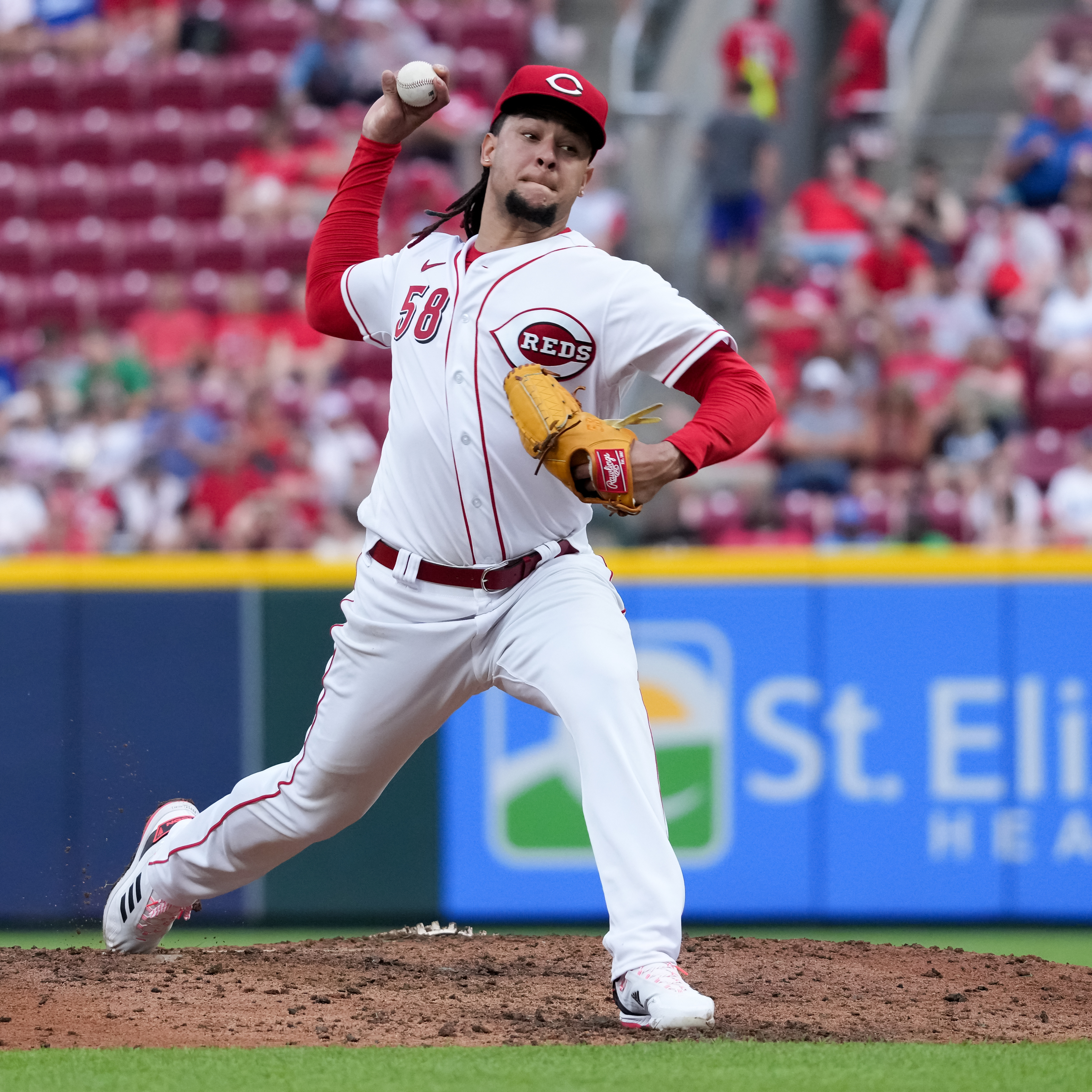 MLB Trade Rumors: Yankees 'Have Talked' About Reds' Luis Castillo thumbnail