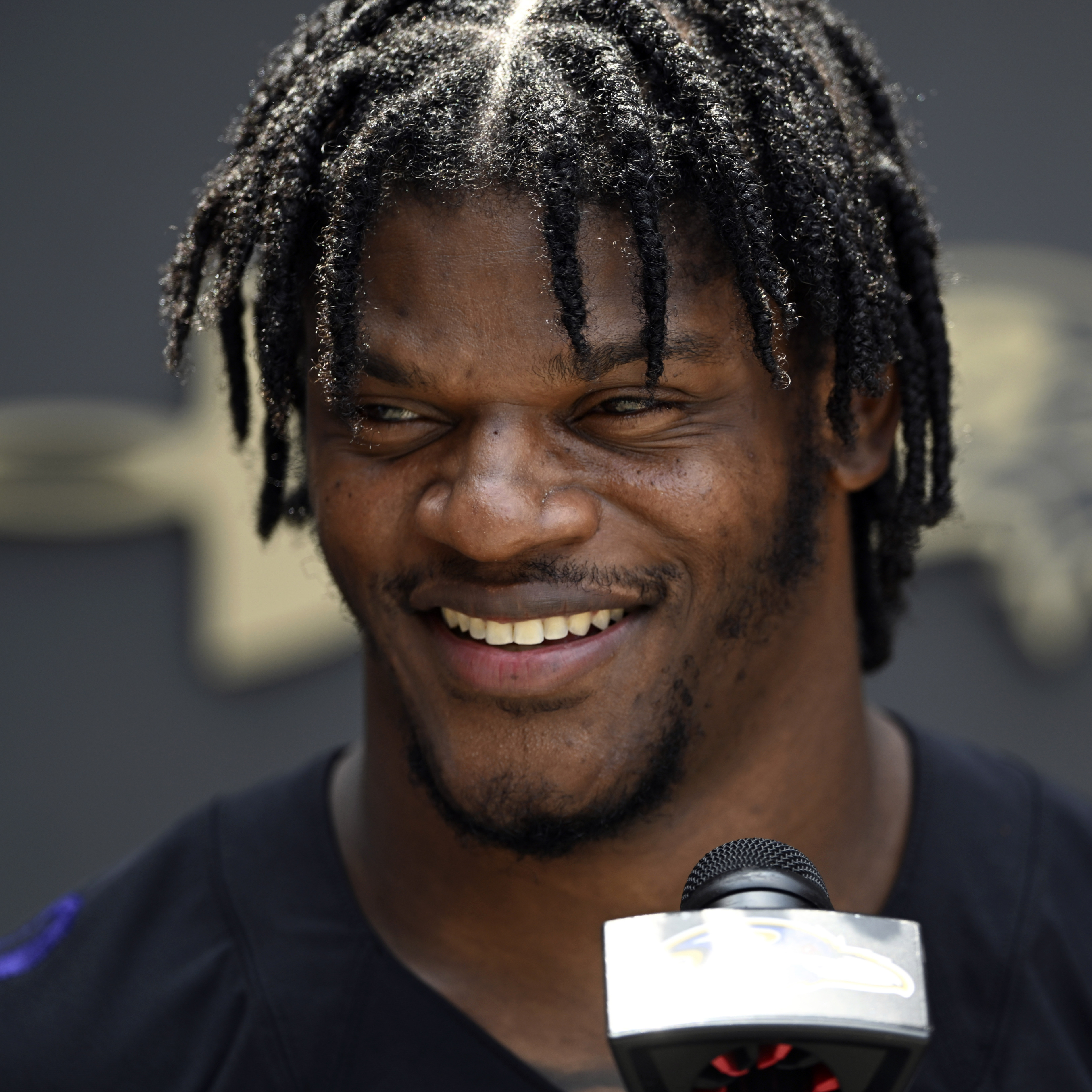 Ravens' Lamar Jackson Changes IG Profile Picture to 'I Need $' amid Contract Tal..