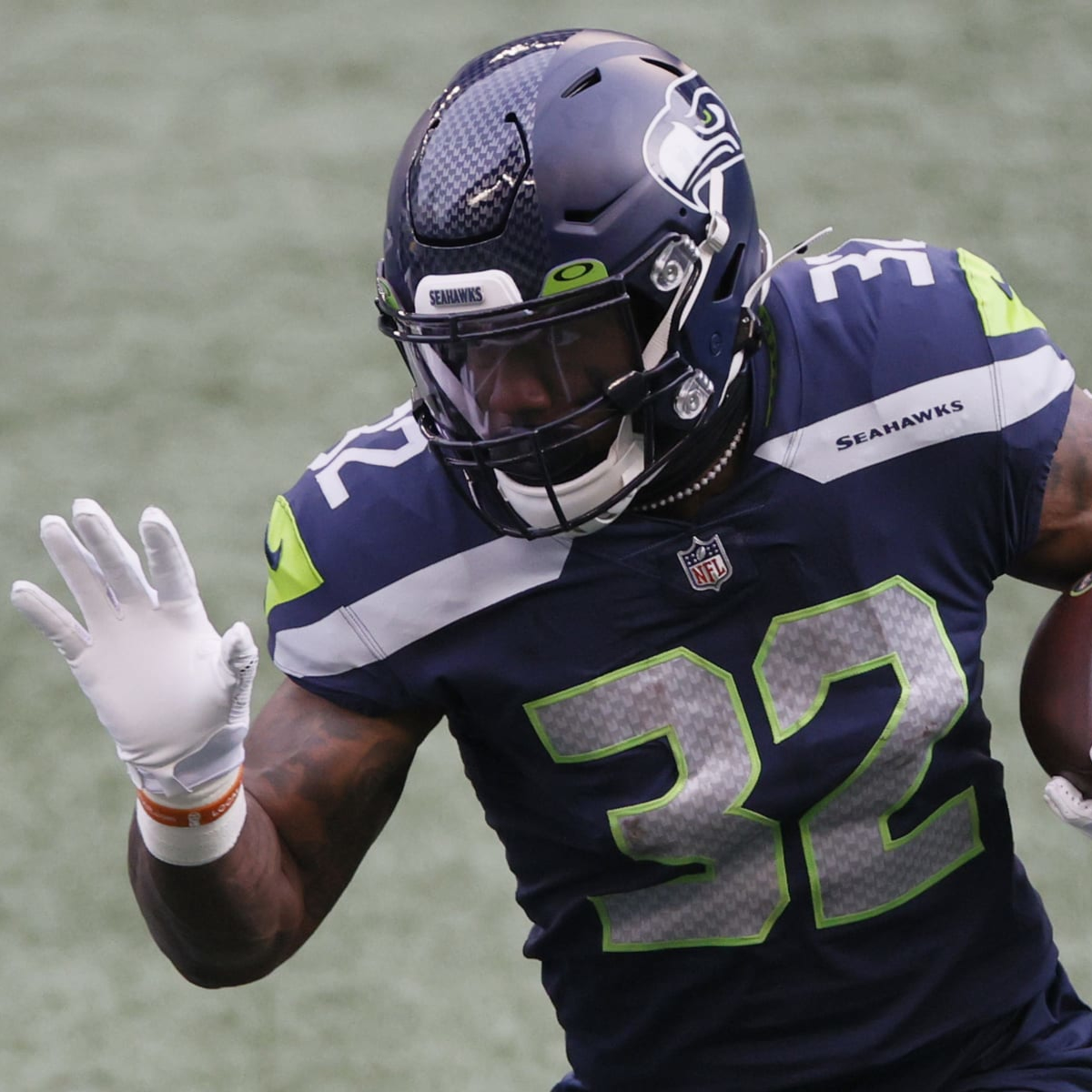 Seahawks' Chris Carson Reportedly to Retire from NFL Because of Neck Injury